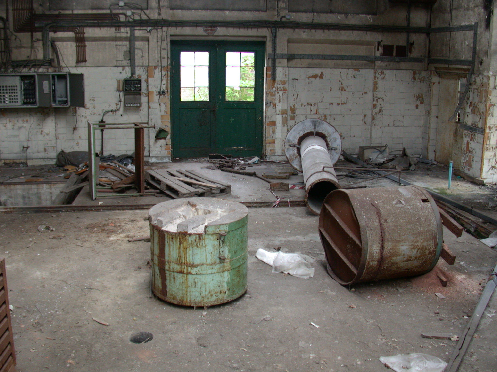 Actors Amber Stevens, Scott