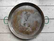 pan round circle metal cooking scratched