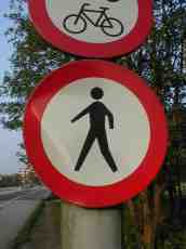 dario sign warning pedestrian forbidden entry round circle red