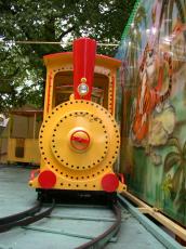 vehicles land train locomotive funfair front circle yellow