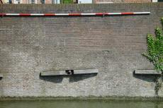 walls brickwall waterside wallanchor anchor pole quayside