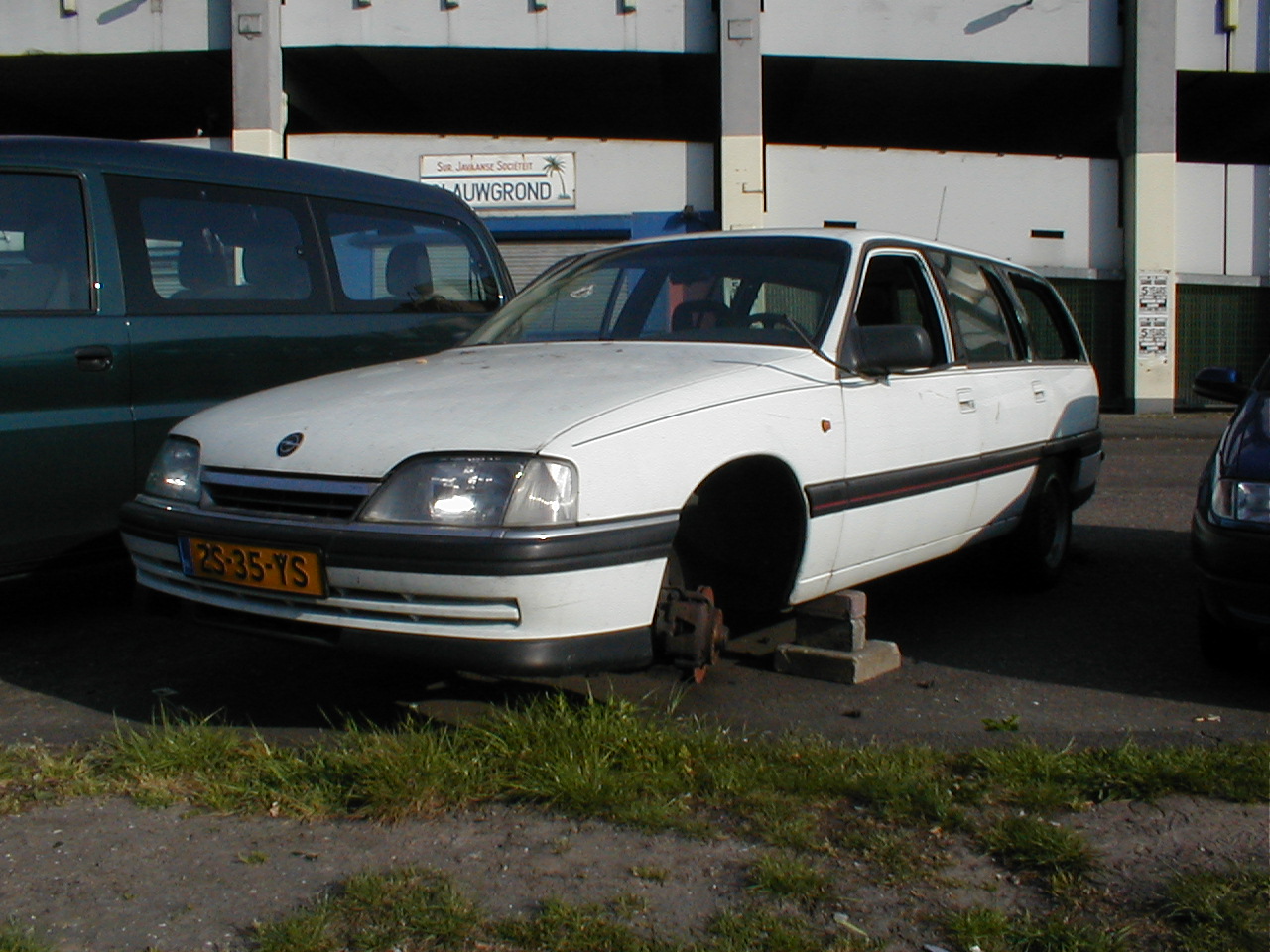 dario vehicles land white wheel missing stolen opel car burglared parked nicked tire hires