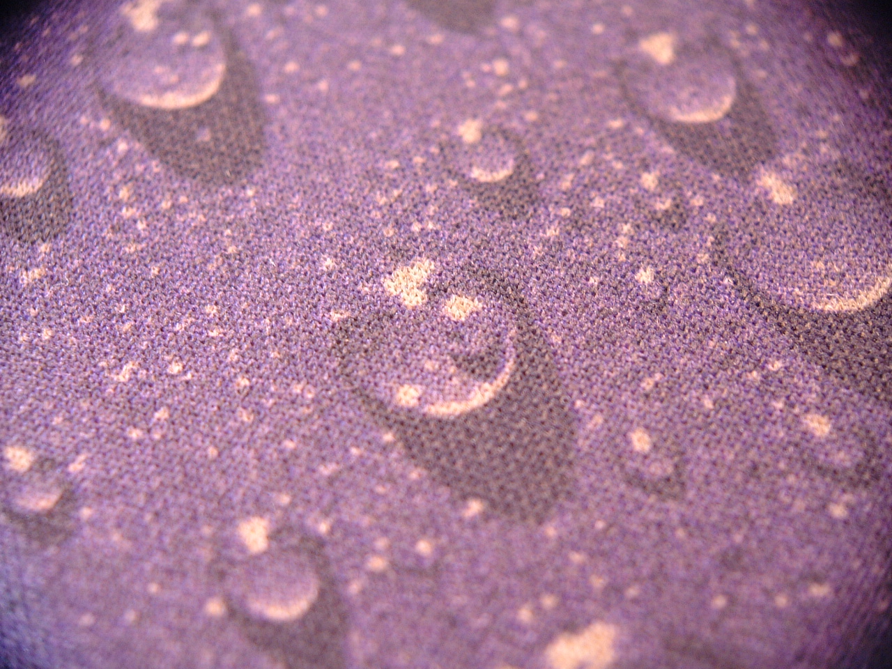 maartent fabric wil drops on it in print pink wet water