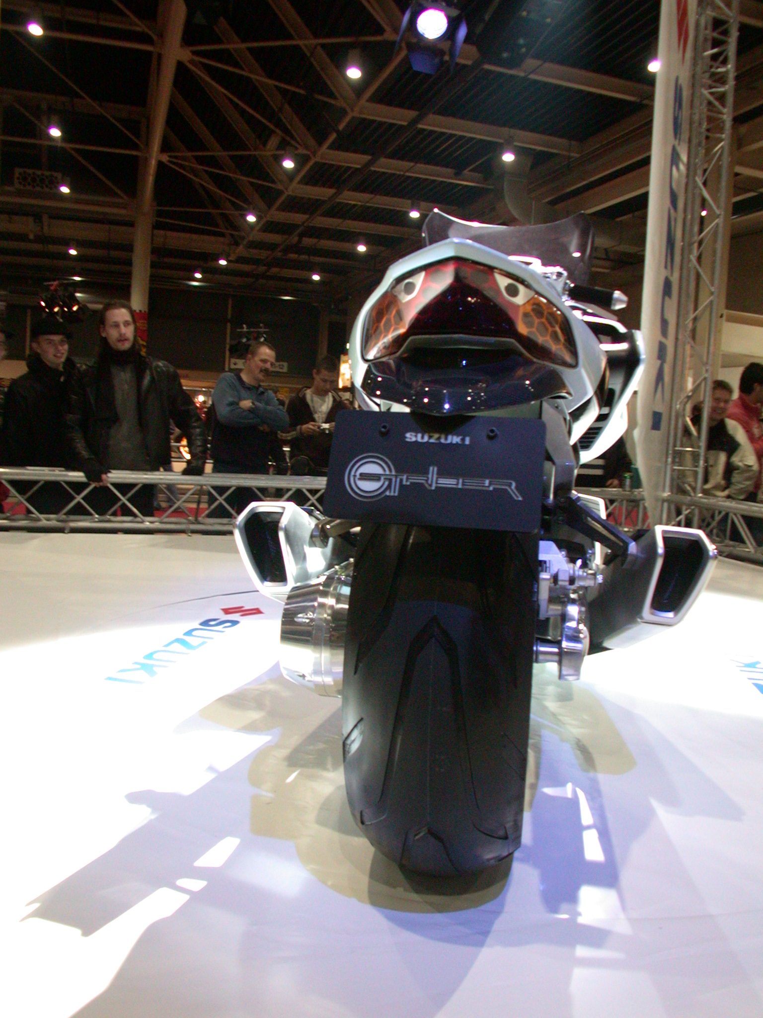 concept bike motorbike motorcycle futuristic show bikeshow glossy tire