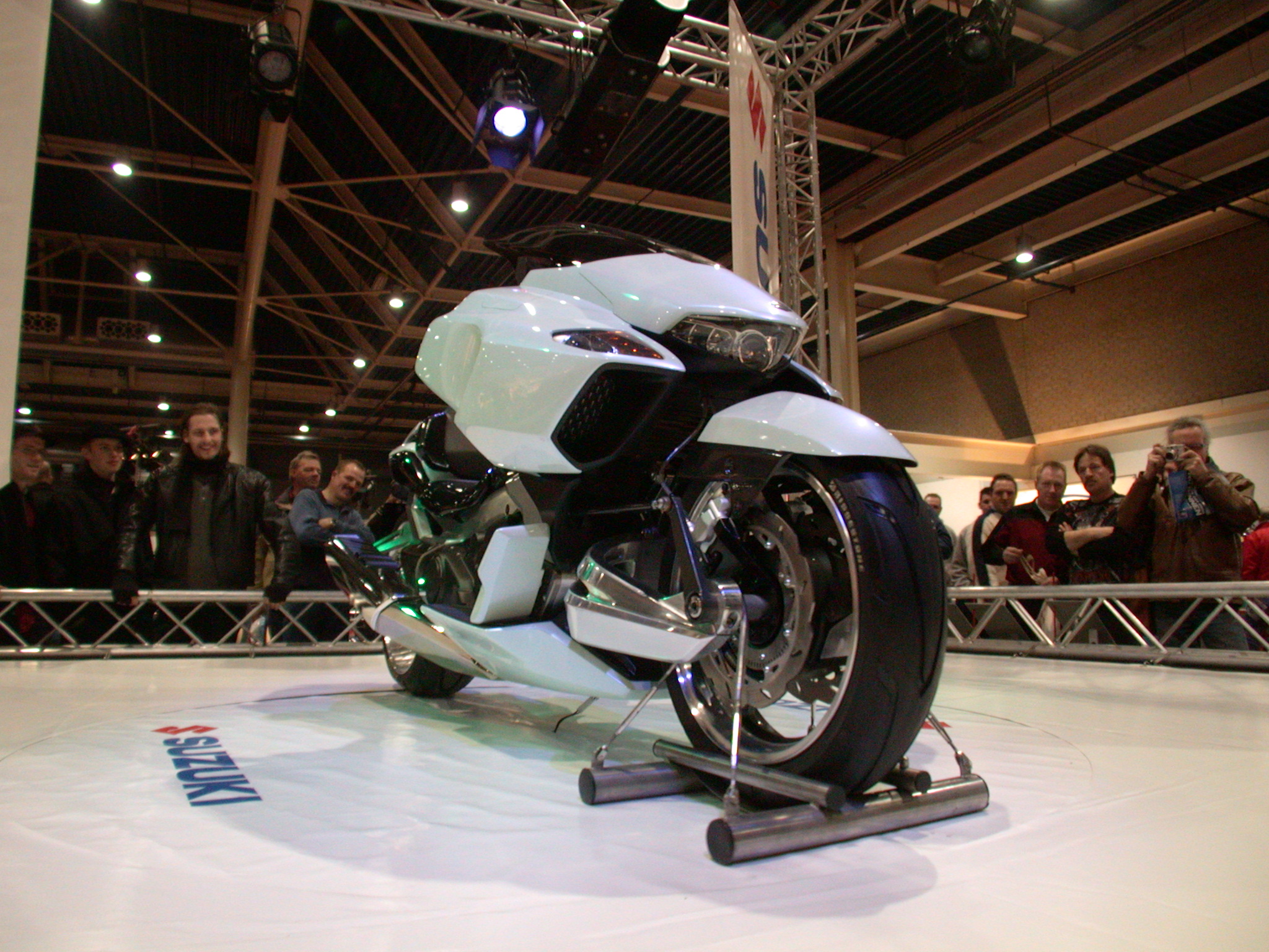 bike show motor motorbike futuristic design black white chrome