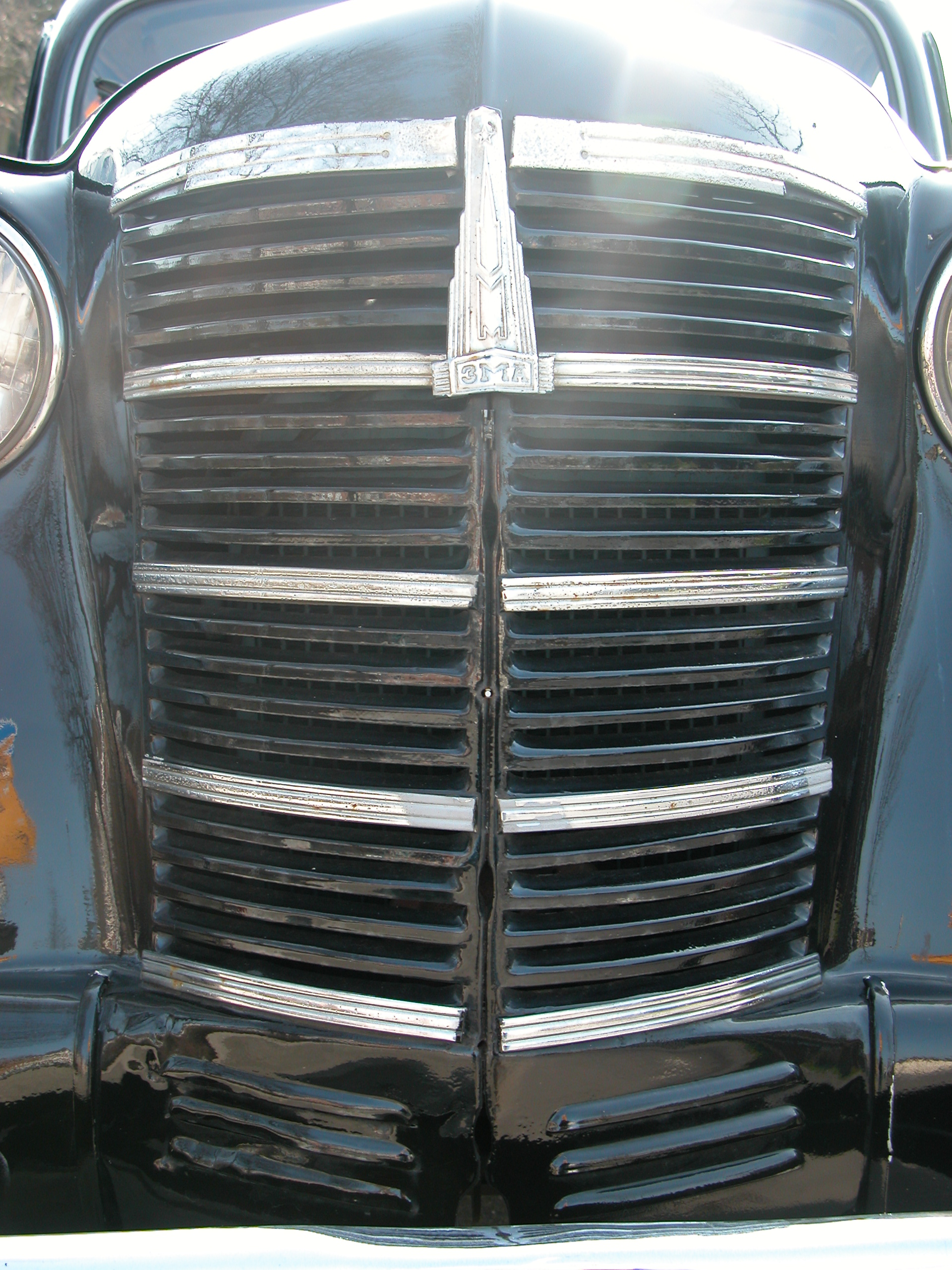 car grill shiny glossy front old timer black