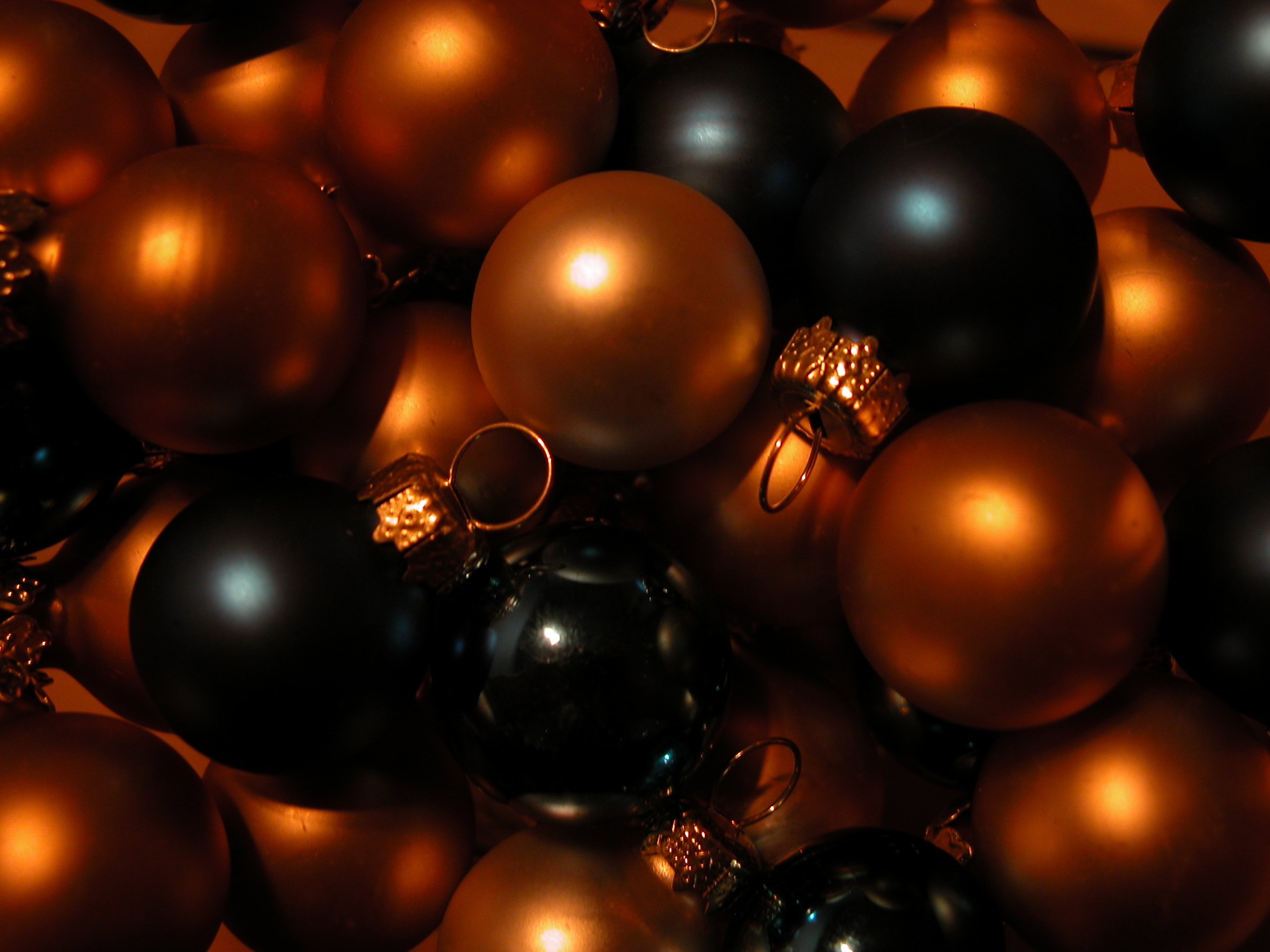christmas ball balls shiny gold black dark