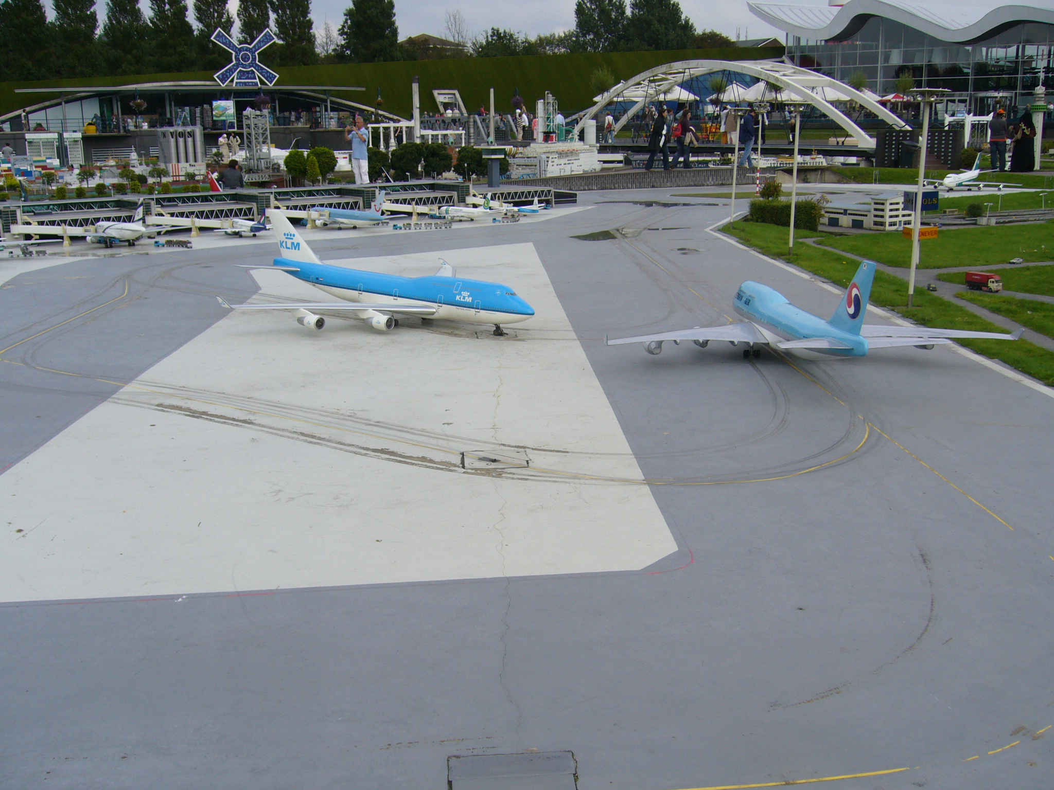janny airport airplanes klm royal dutch airlines model village tourists madurodam schiphol