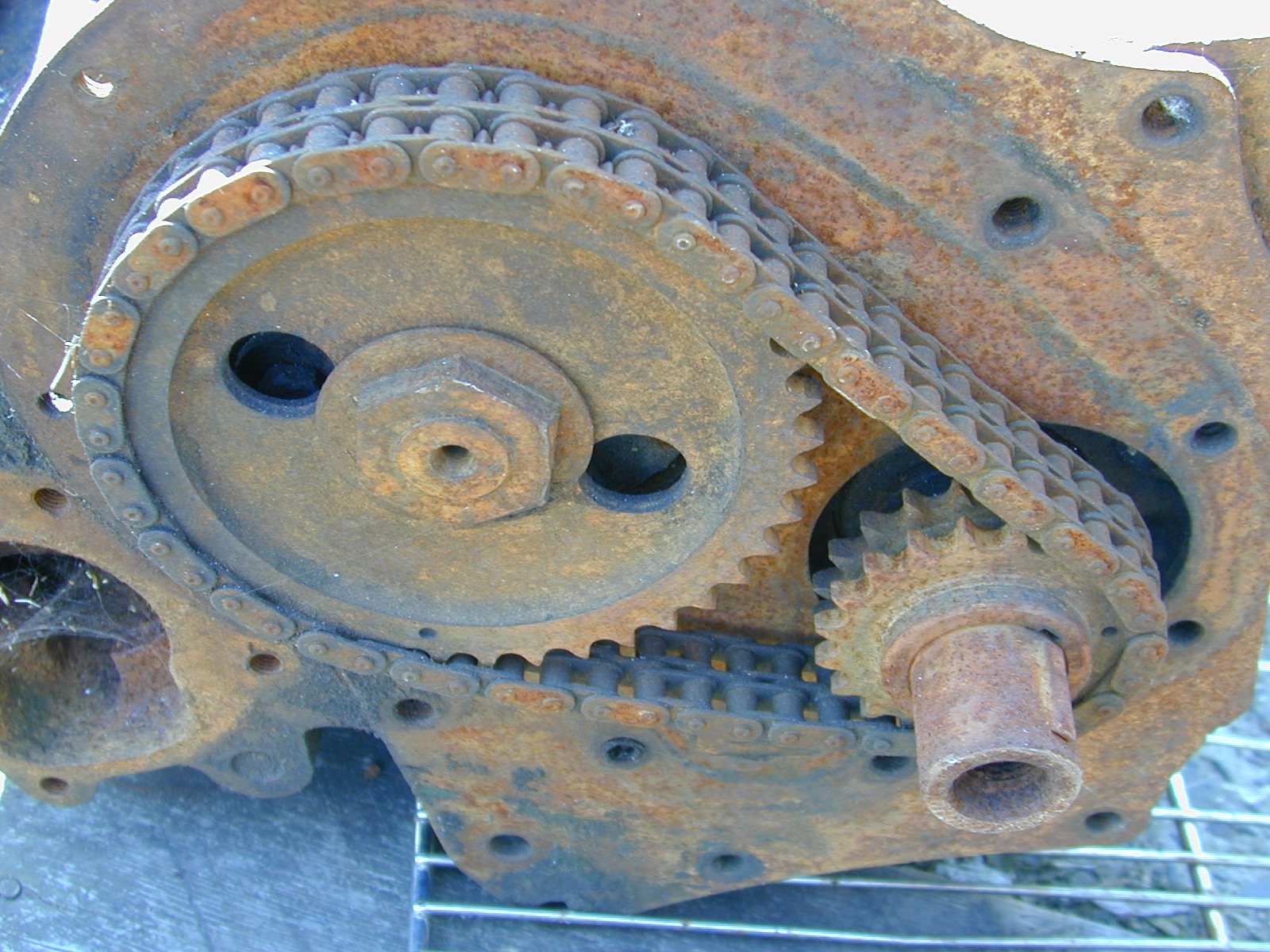 mechanics chain gear gears cogwheel cogwheels rusted