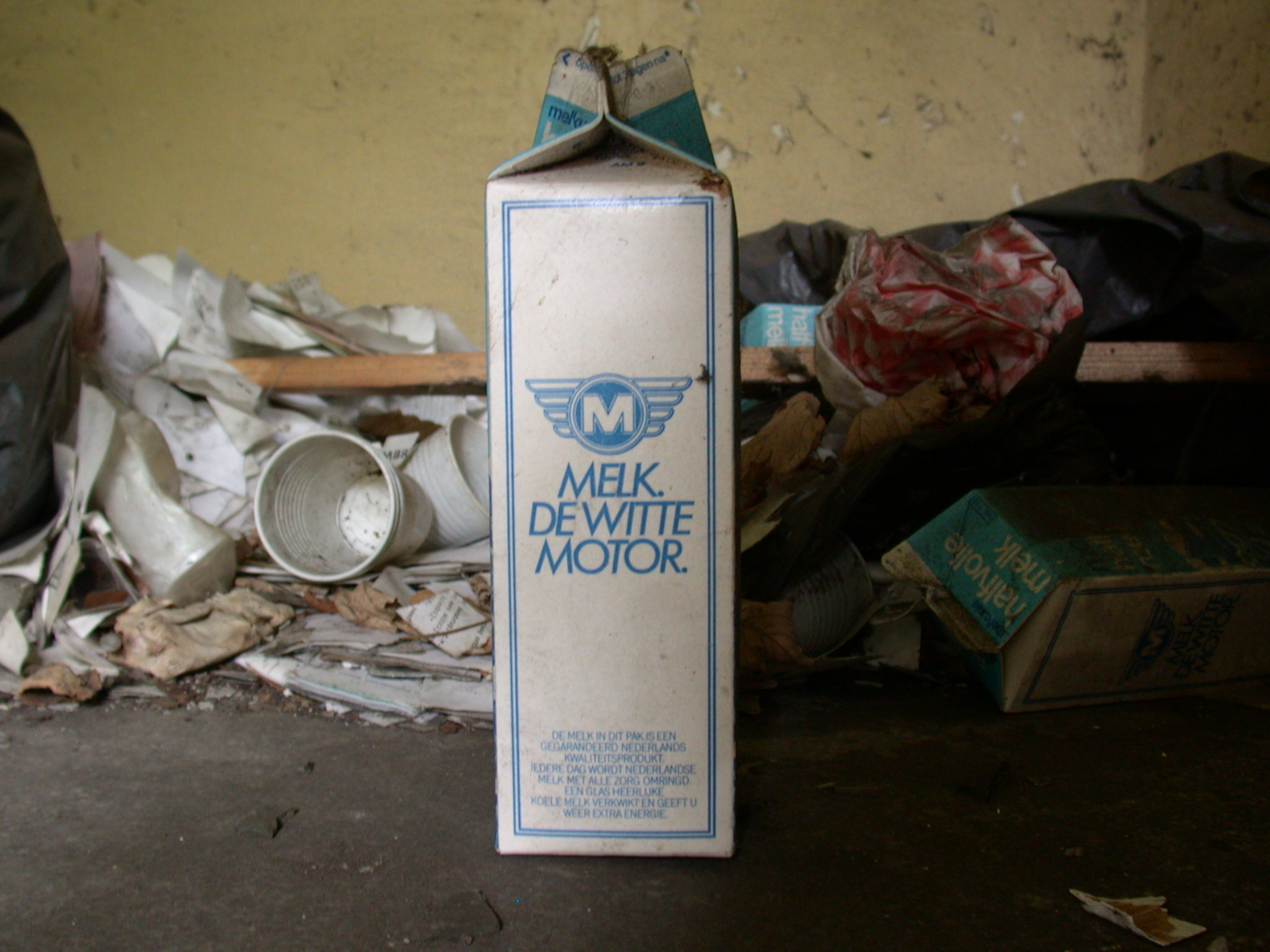 objects household milk pack milkpack dirty old typo typography melkdewittemotor melk de witte motor melkunie