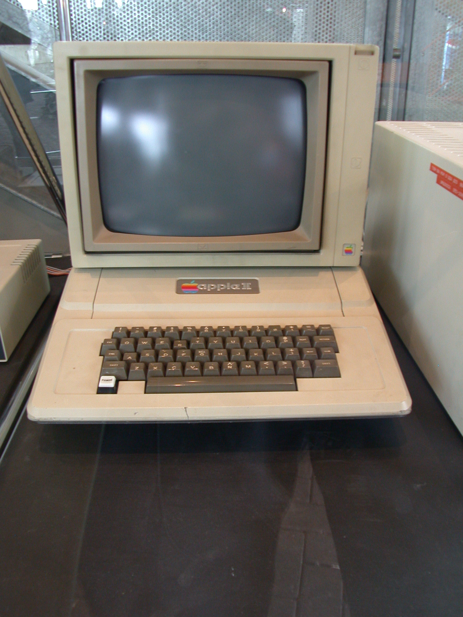 objects computer mainframe monitor keyboard apple appleII apple2 appleii antique