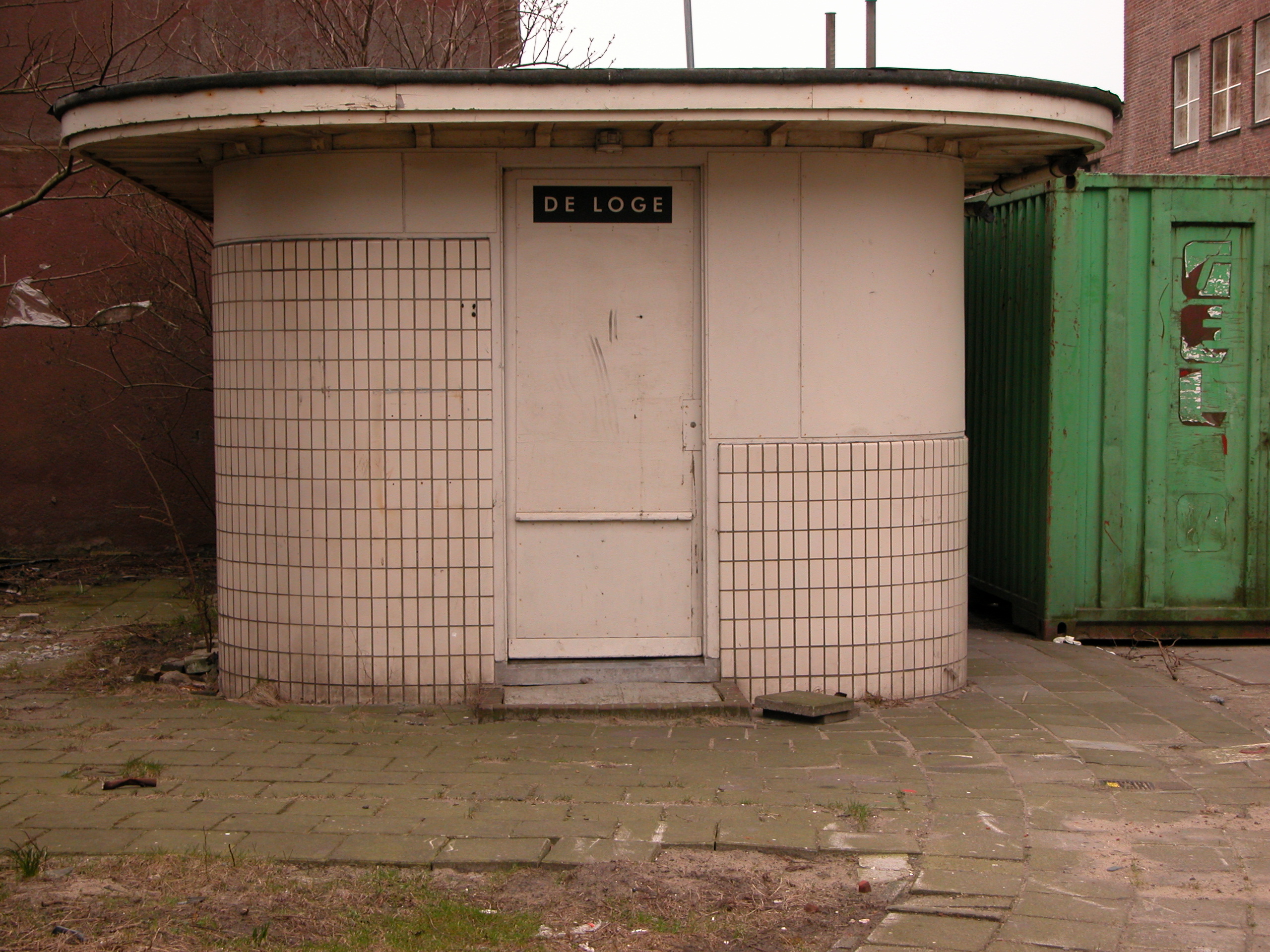 de loge little building door rounded corners tiles