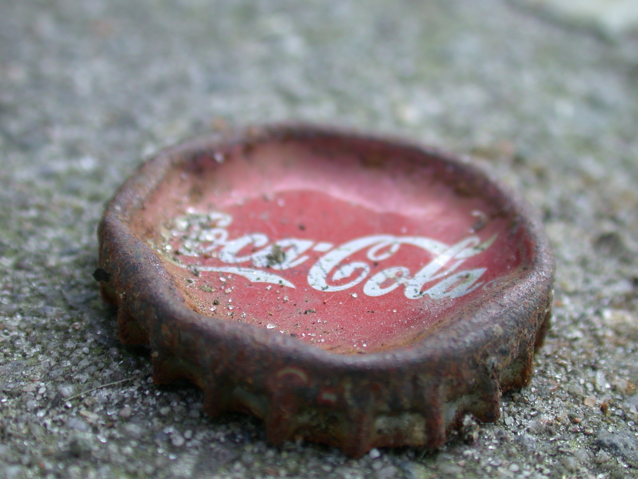 objects crowncork crown cocacola cola coca red rusty circle bottle drink