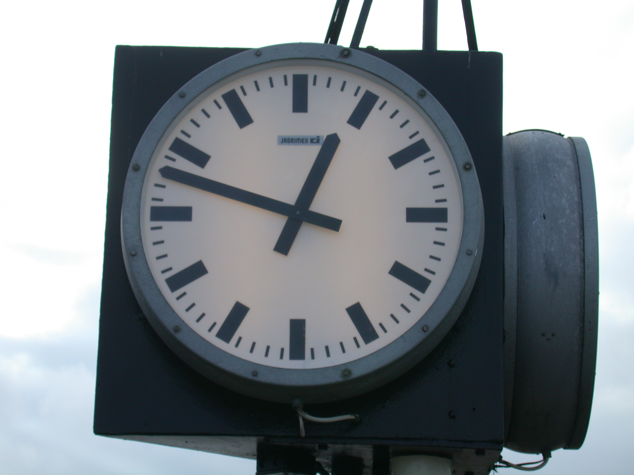 station analog clock time round circle twelve to one