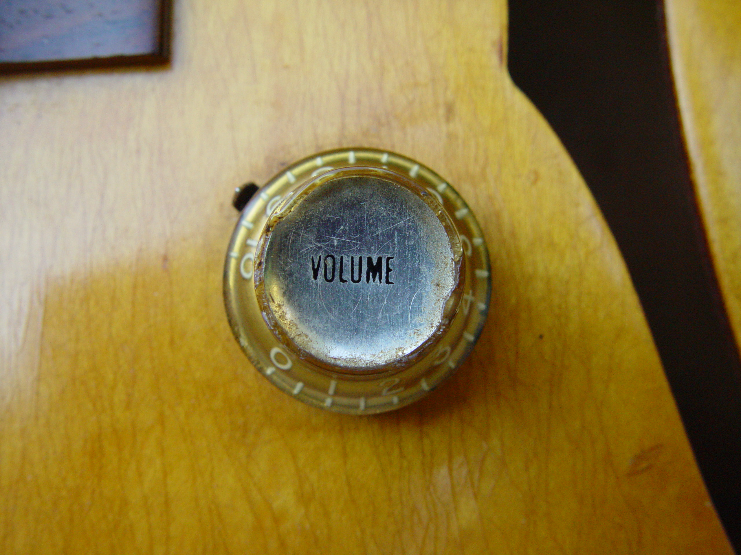 button dial volume round turn bertolt zalm yellow 11 eleven