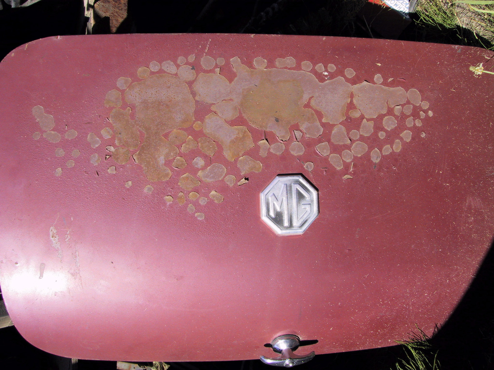 galenslater textures metals logo mg paint painted metal red blister blistered rust rusted hood bonnet hires