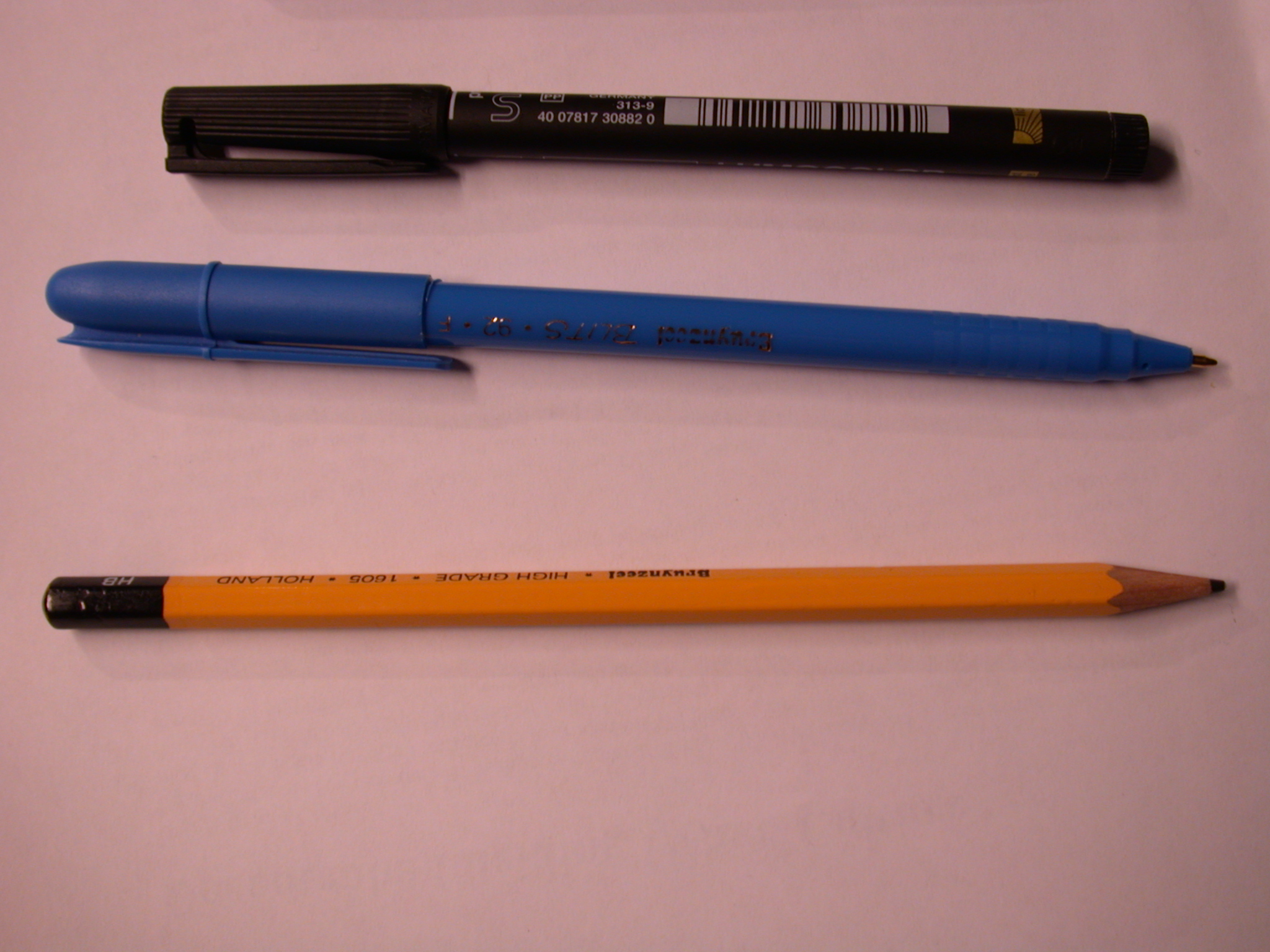 pen pens pencil for writing with plastic wood blue black yellow marker HB