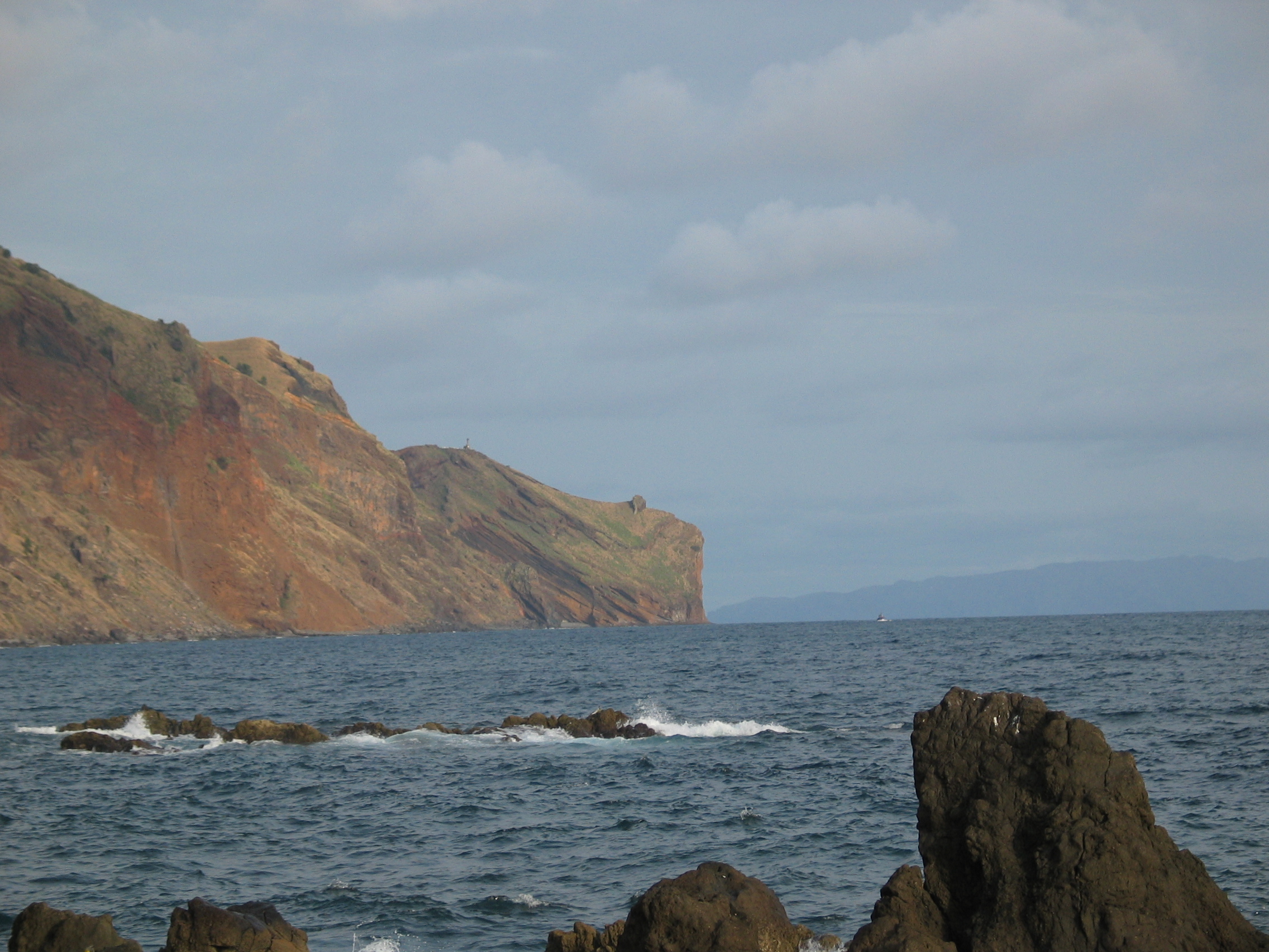 geoff_vane cliff sea water ocean rocks