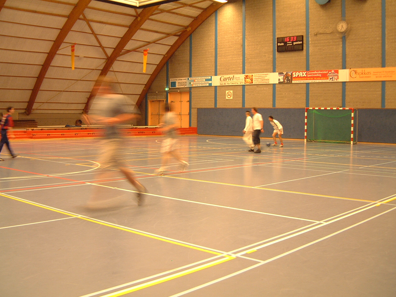sport indoor hall running moving people motion blur maartent