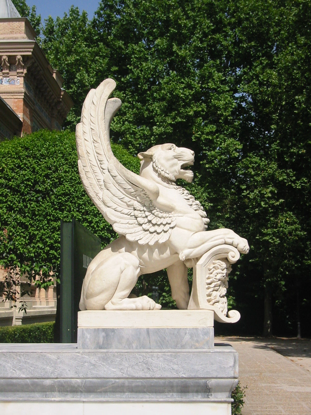 michiel de boer rampant lion statue stone white wings hires