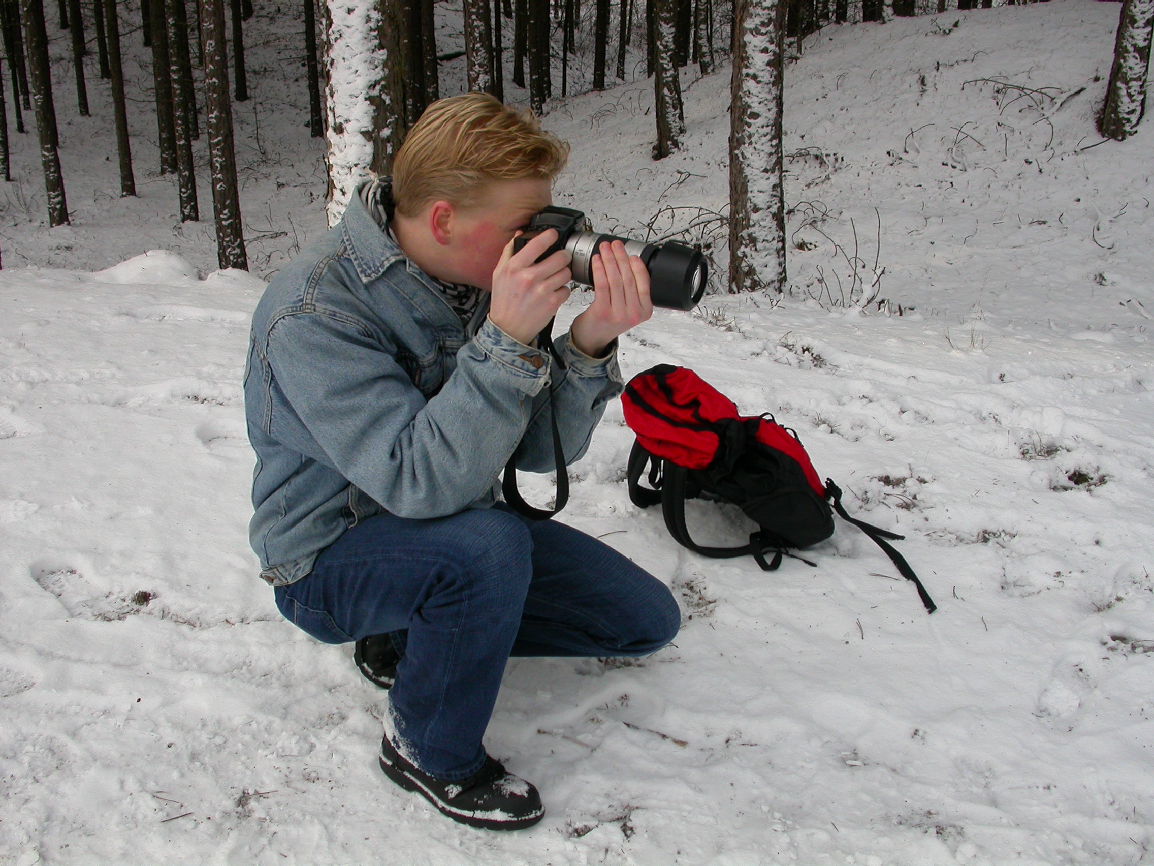 paul photographer photographing winter snow nature characters humanoids camera photocamera shoot shooting backpack
