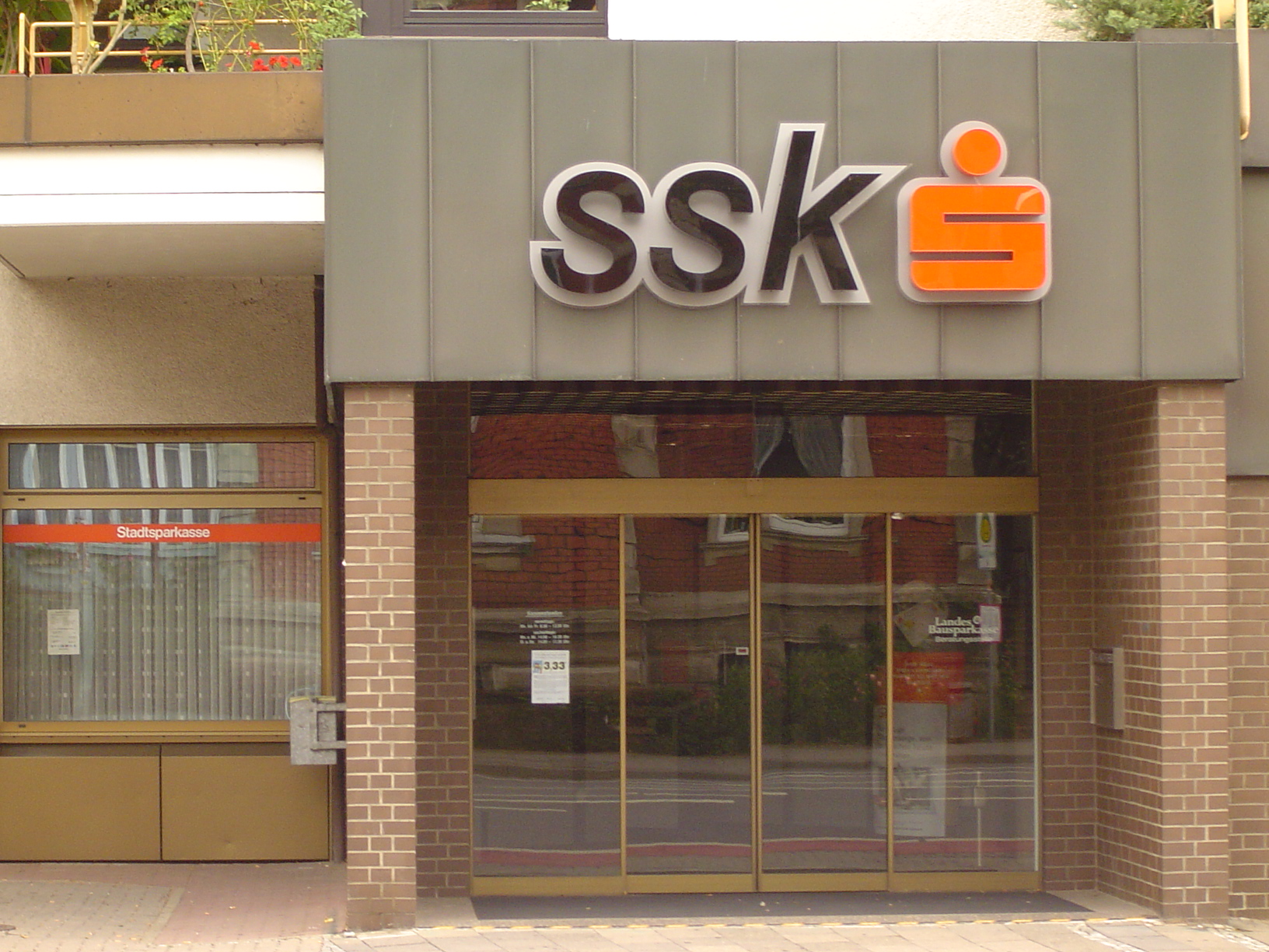 rigoletto store ssk logo shop window stadtsparkasse bank