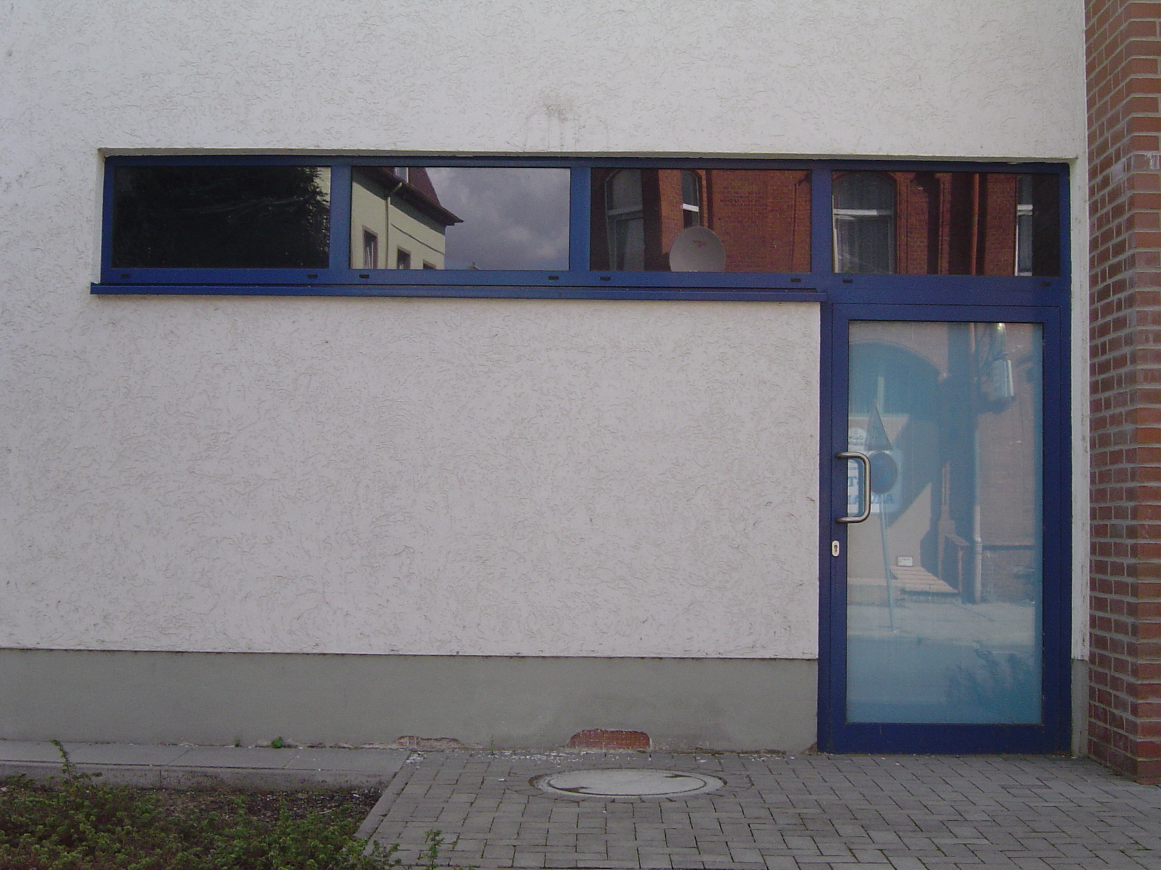 rigoletto wall house windows blue wood door entrance