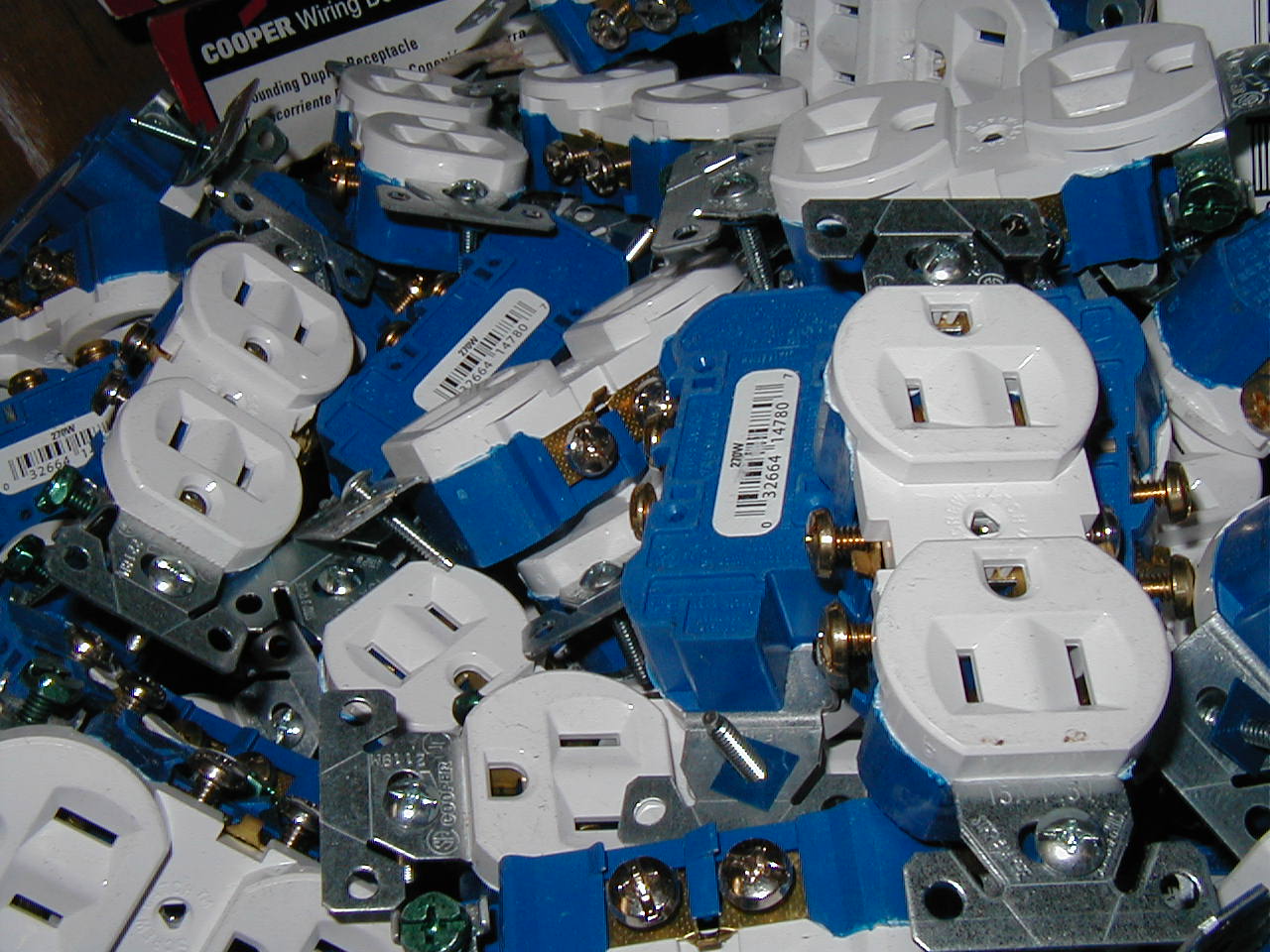 tonypal sockets heaps of them current electricity
