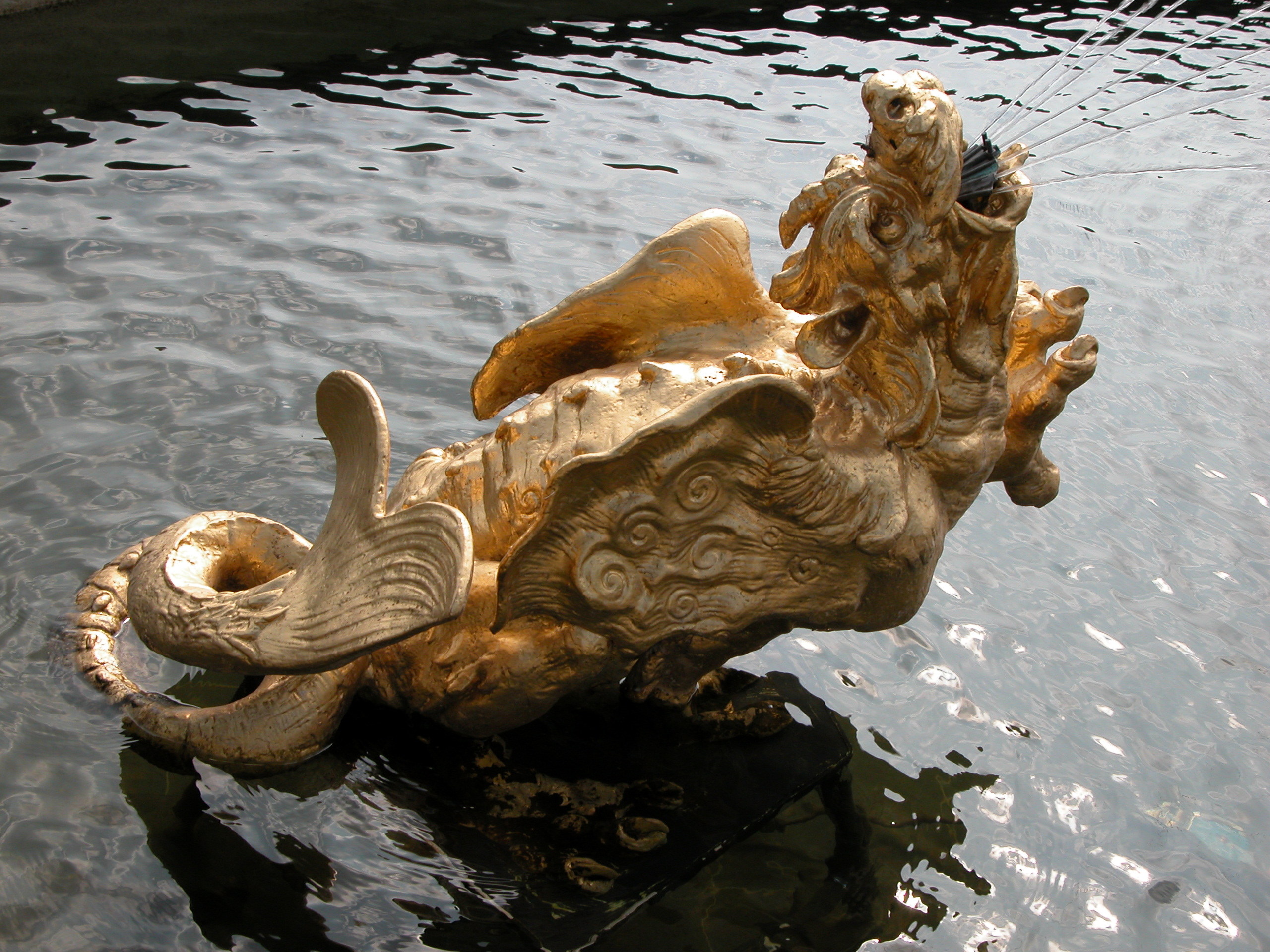 fountain griffon gold golden horrible waterfountain baroque statue