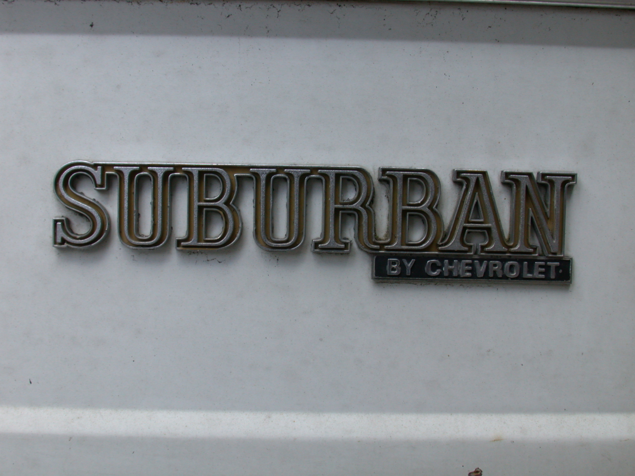 suburban by chervolet car brand logo