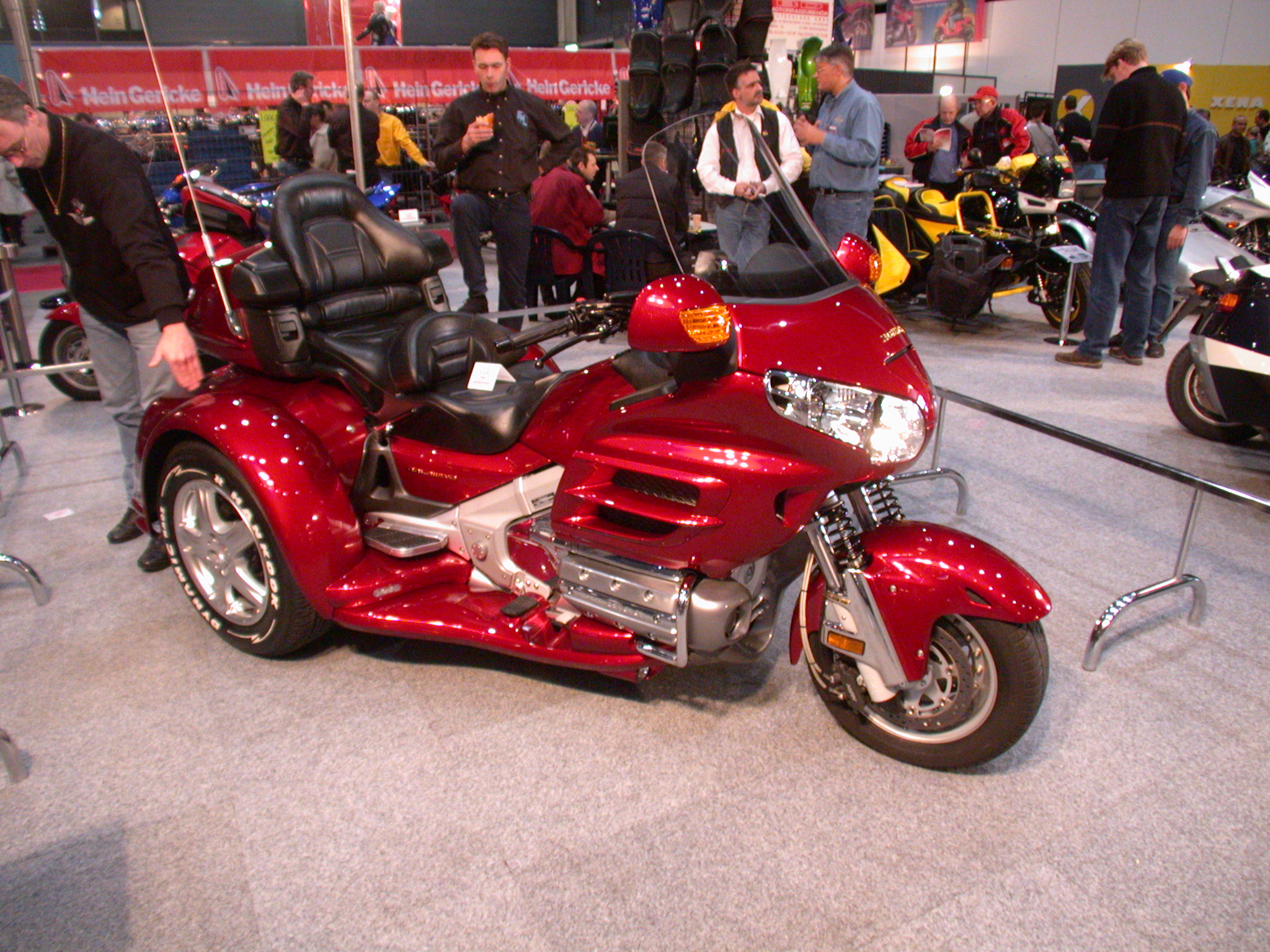 motor cycle 2 seats show floor