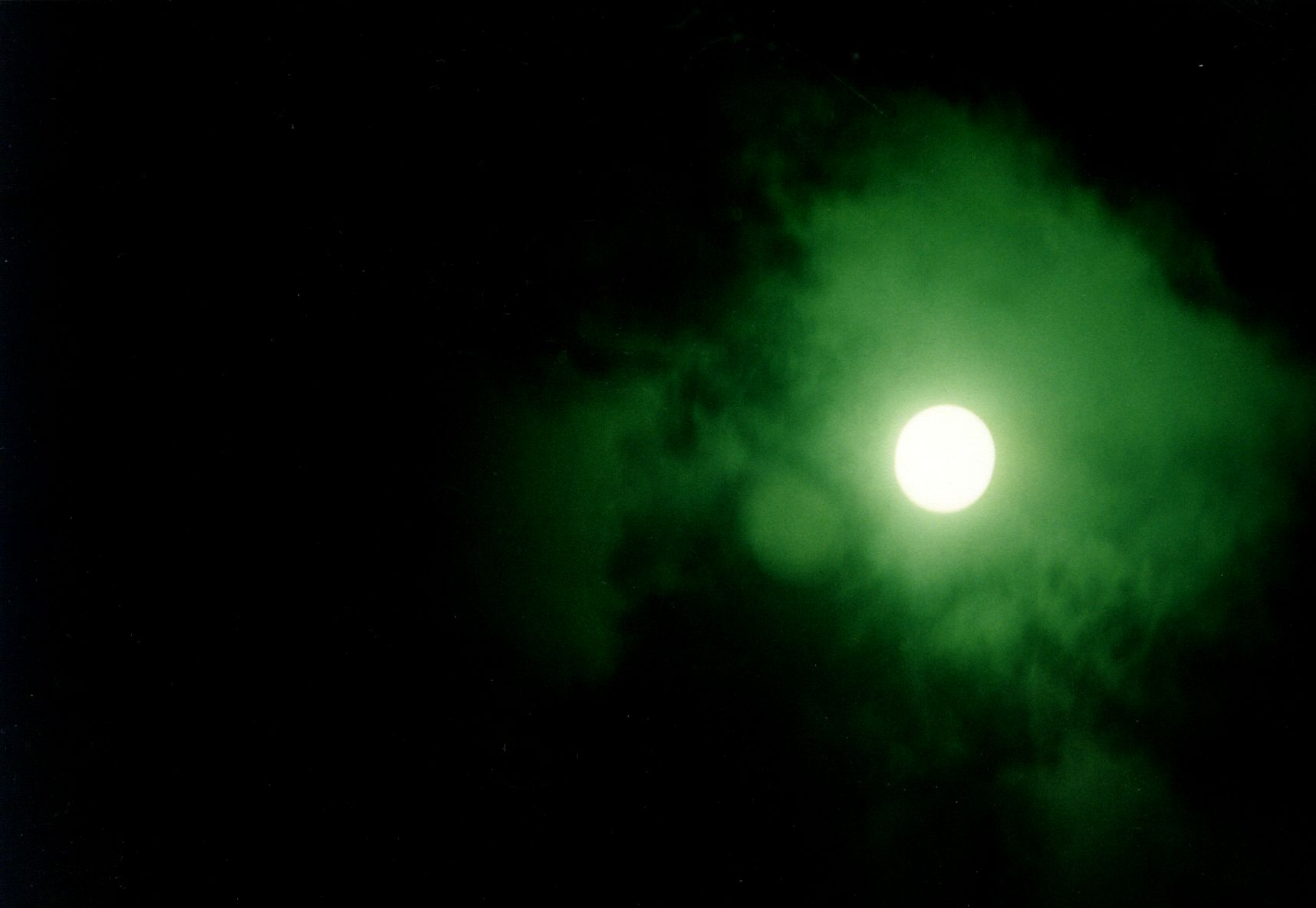 eclips solar-eclips solar green sun moon cloud black night start