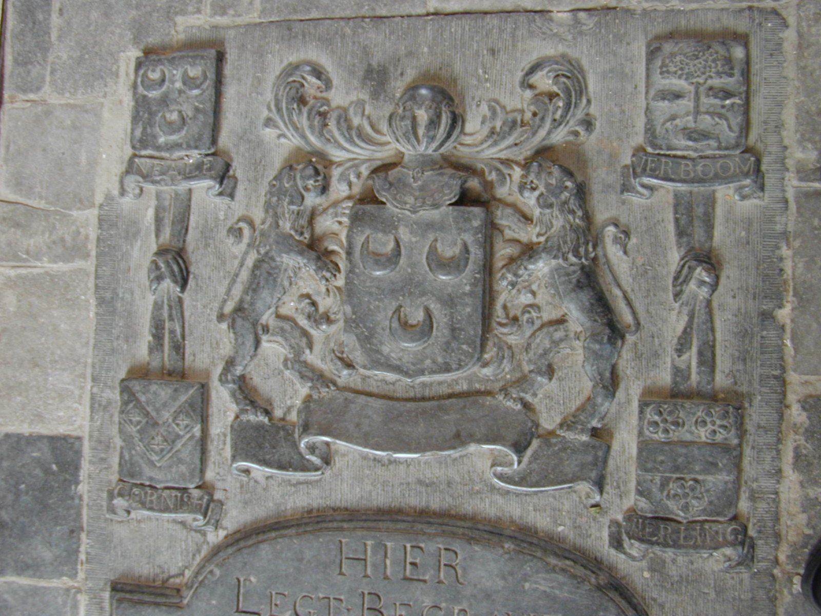 grave stond ridge decoration metal carved emblem lions moons