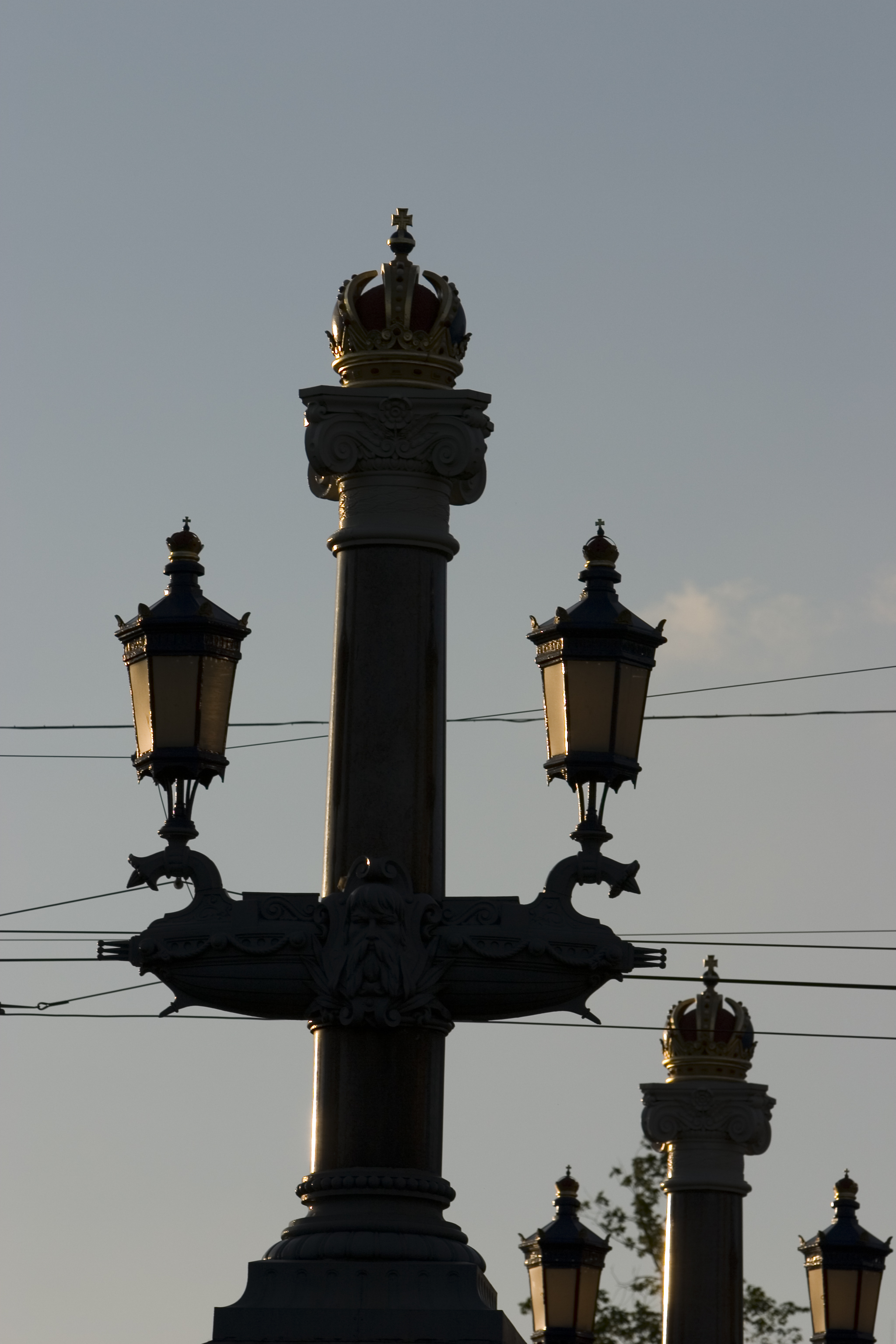 lamp city light lights cable cables crown architecture sculpture