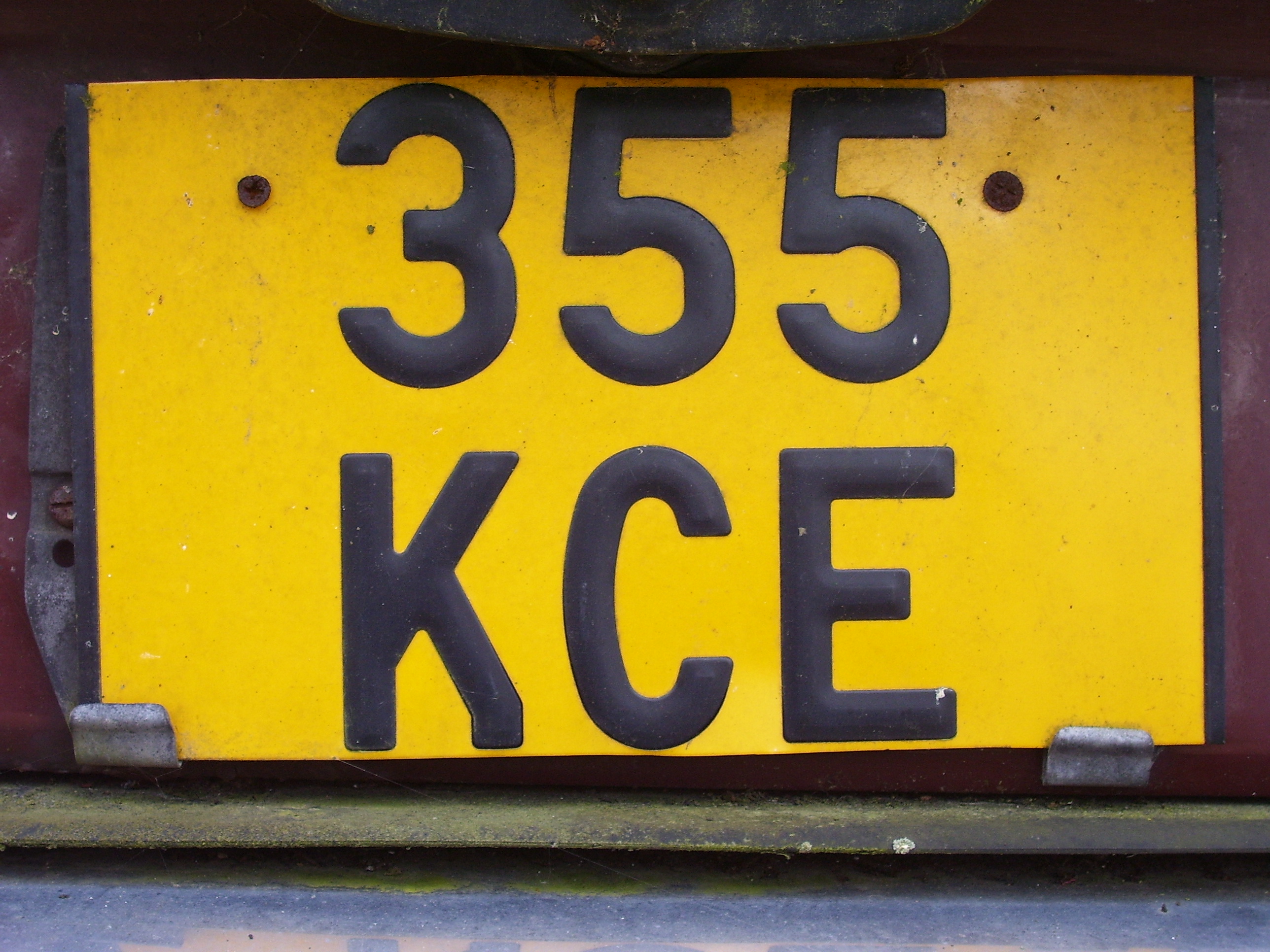 makkes number plate licence yellow black letters numbers