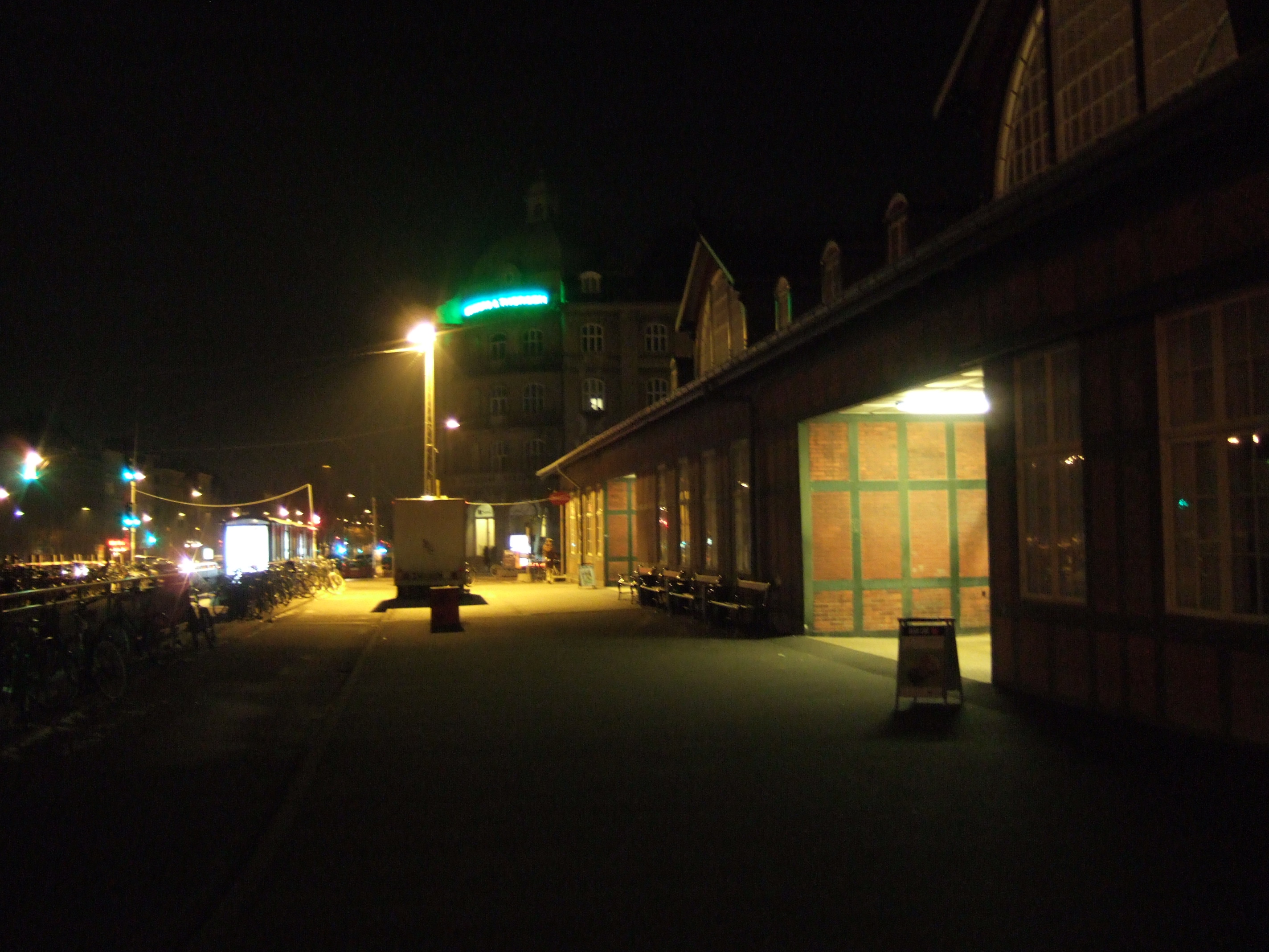 tabus station city light night dark bulding lamps