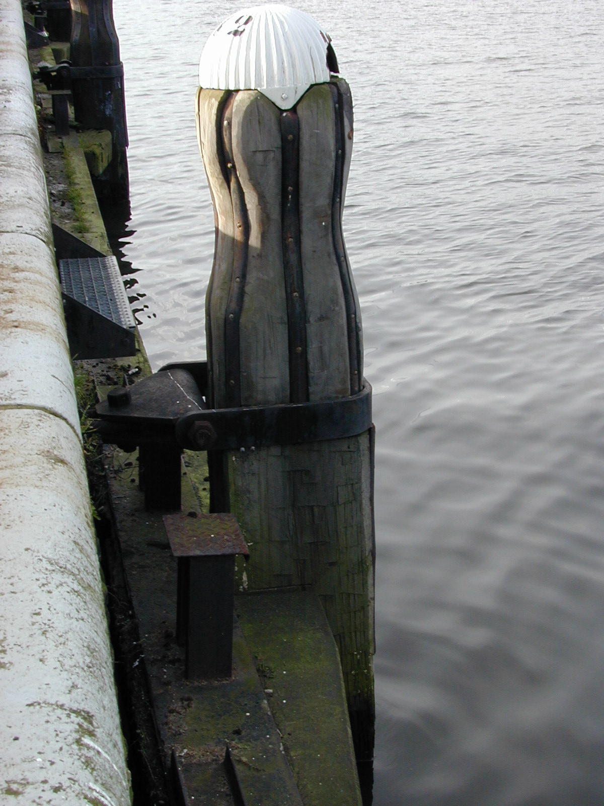 baulder boulder wood water harbour pole wharf quay