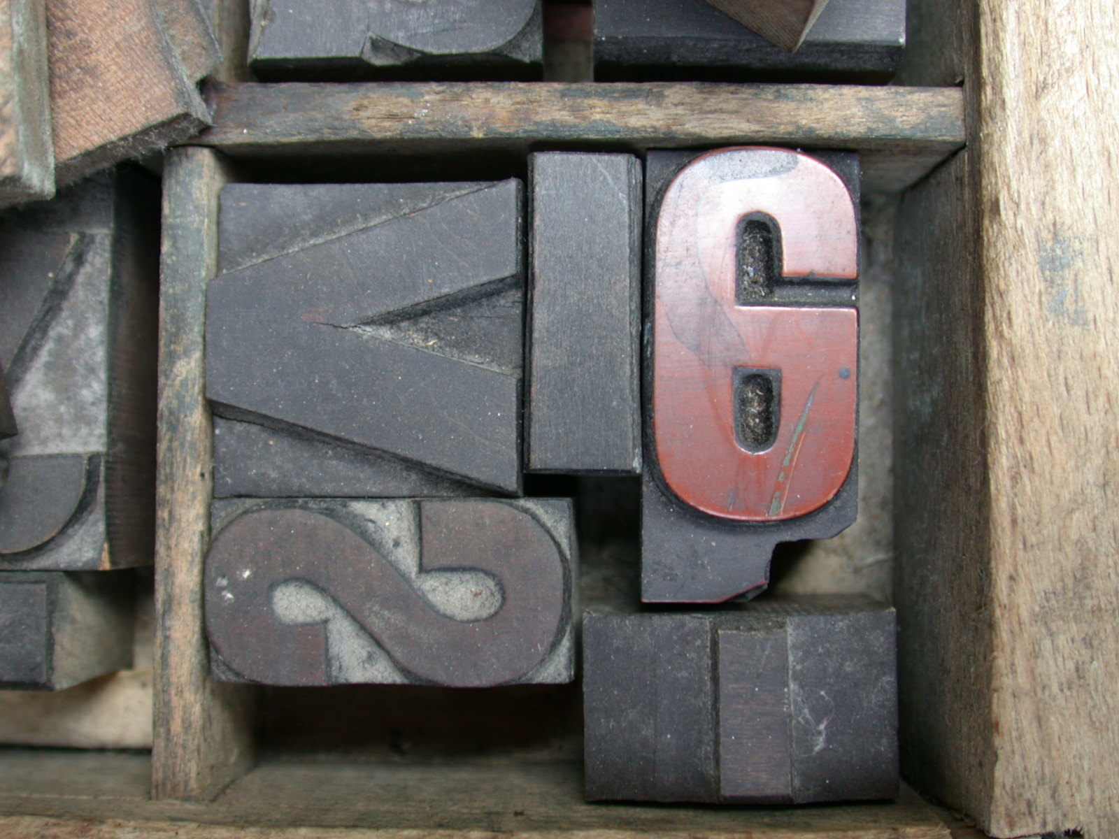 letterbox typo typography wood wooden print v i s e objects