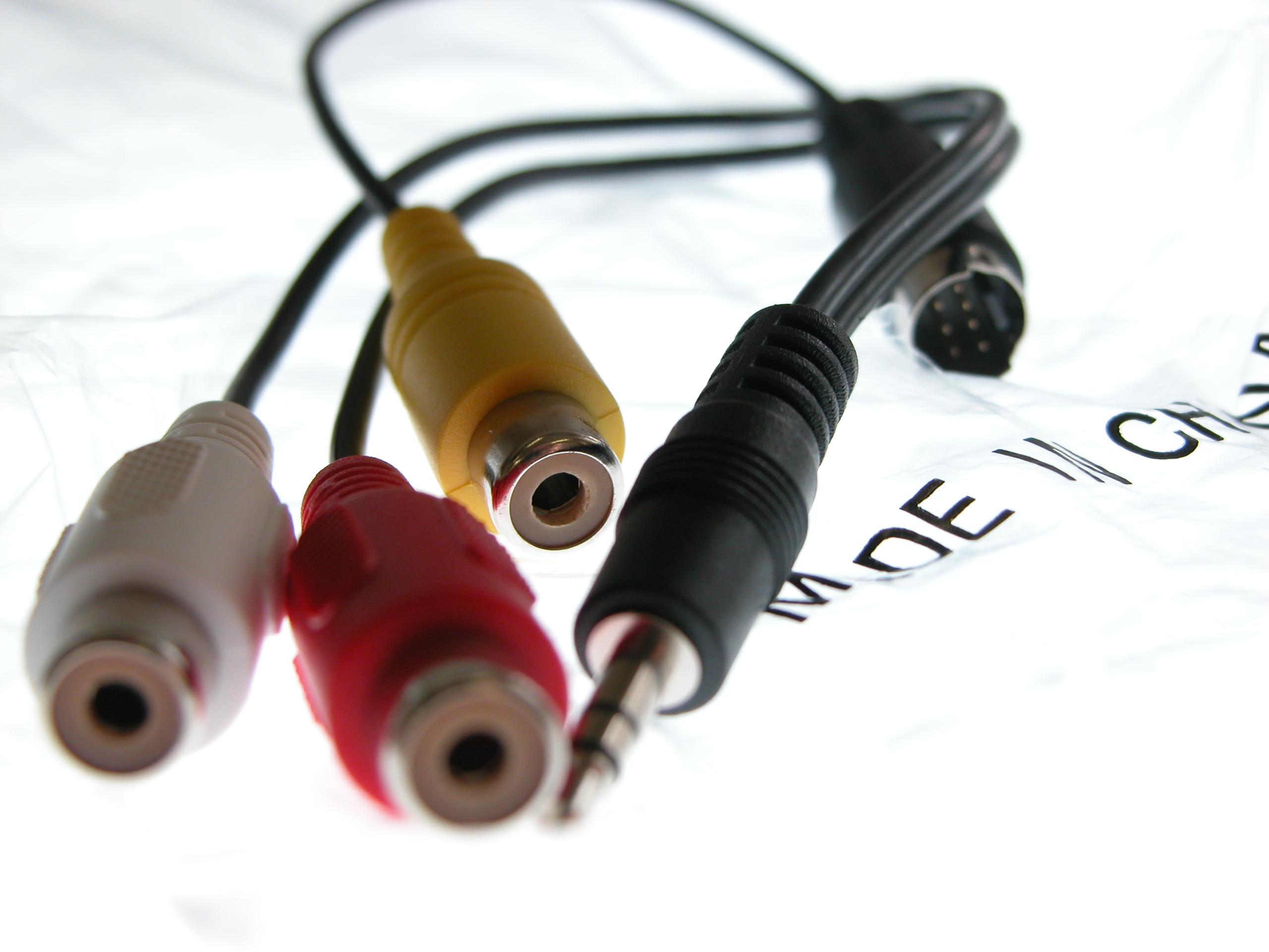 plug plugs audio video s-video svideo red yellow white black