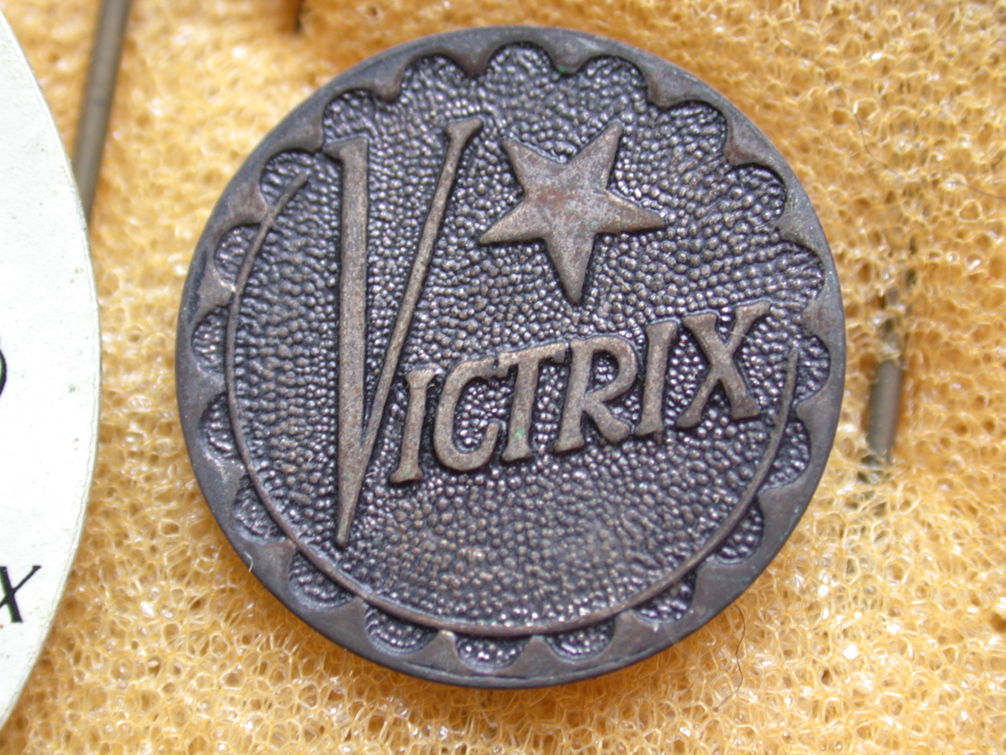 objects signs pin brand logo victrix star metal circle