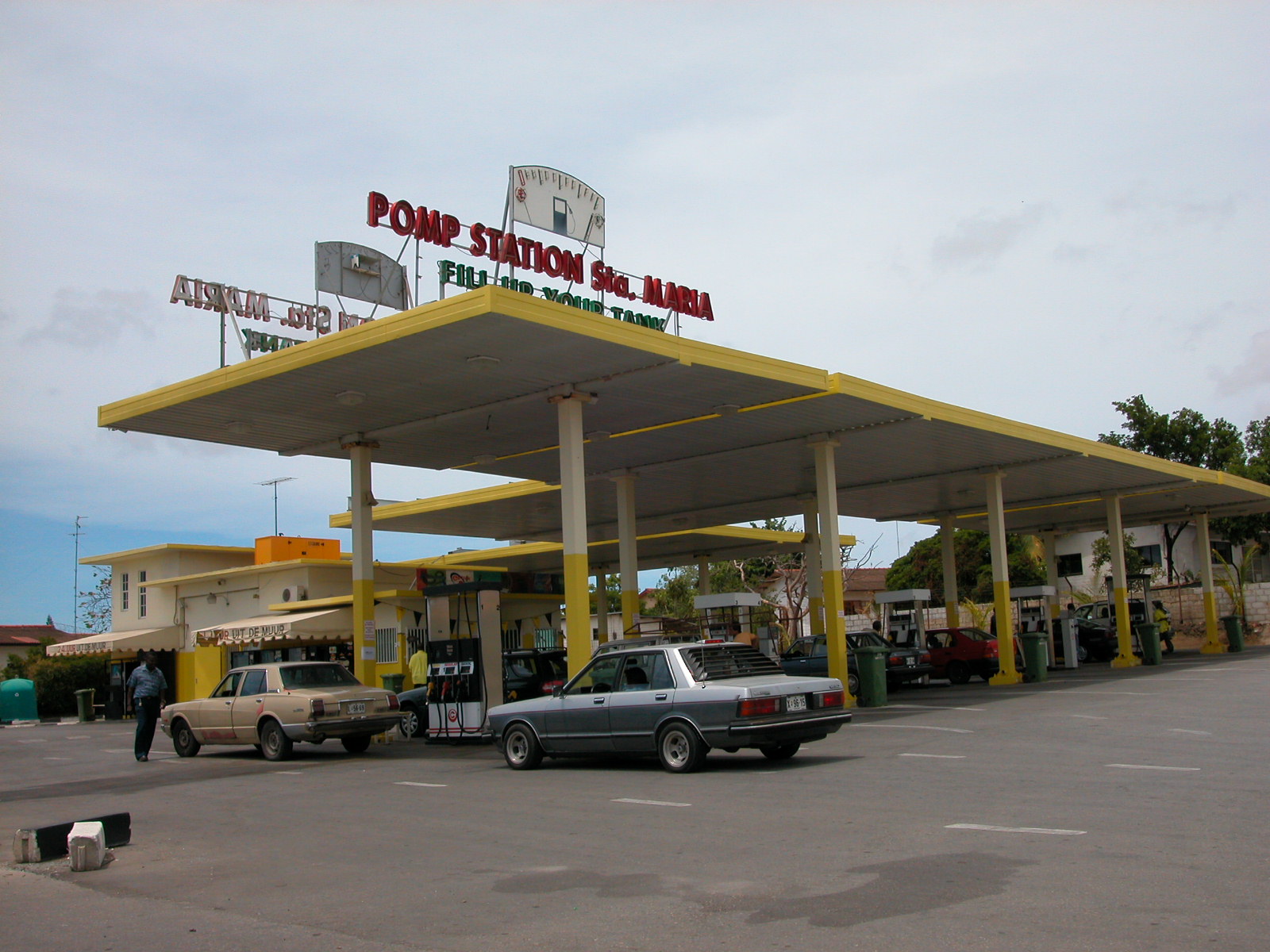 jacco curacao gaspump gasstation gas traffic typo typography pompstation cars petrol fill up your tank