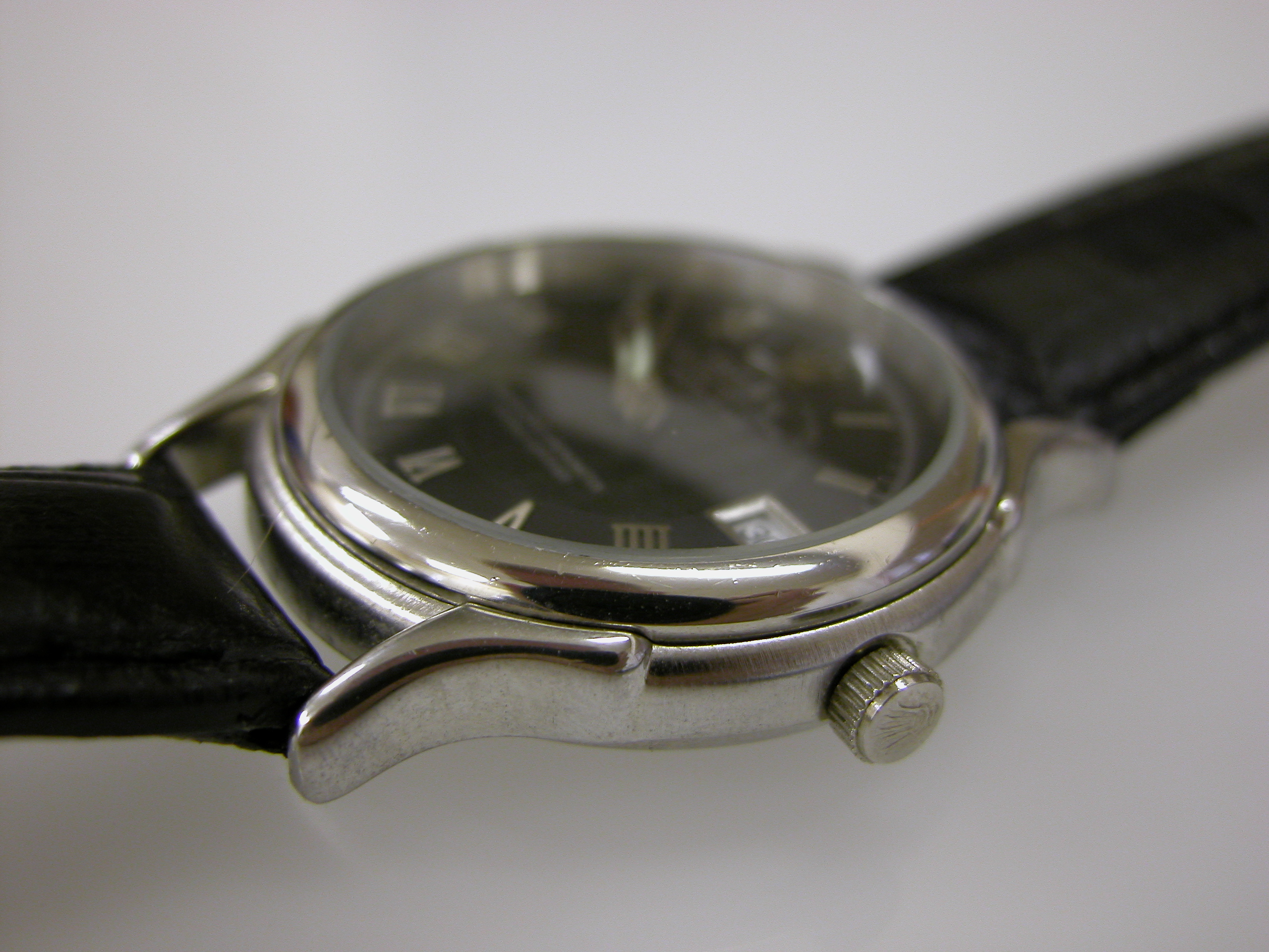 watch wrist wrist-watch wristwatch metallic leather round rolex black aluminium