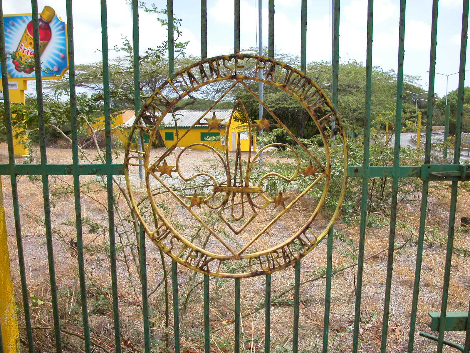 jacco curacao tropics gate fence seal de antiliaanse padvinders district