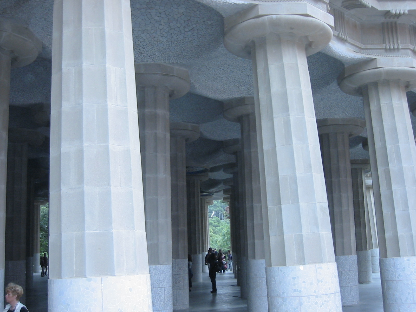 architecture exteriors pillar column gaudi barca barcelona pillars columns
