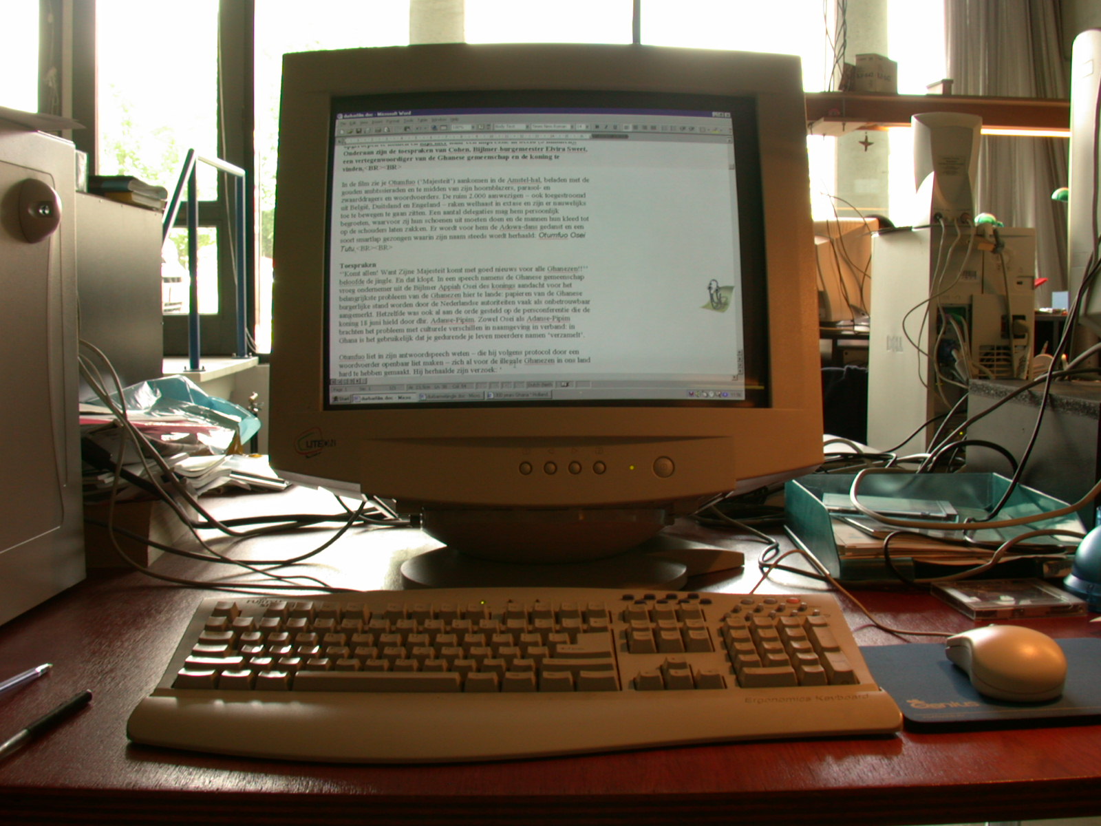 computer pc monitor screen windows 95 98 me word clippy keyboard ms microsoft