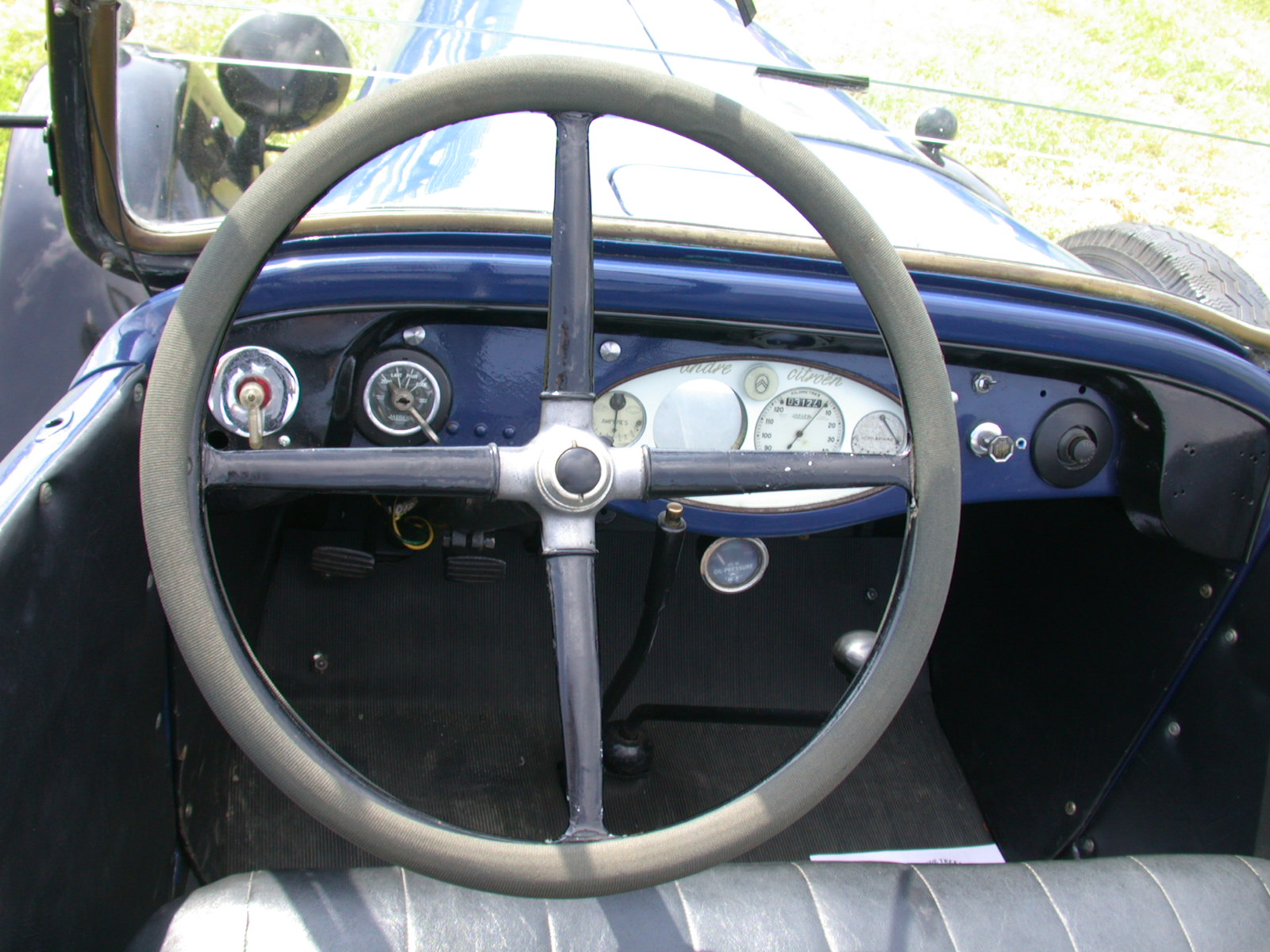 steer steering wheel sterringwheel old oldtimer round dashboard racing car driver seat driver's